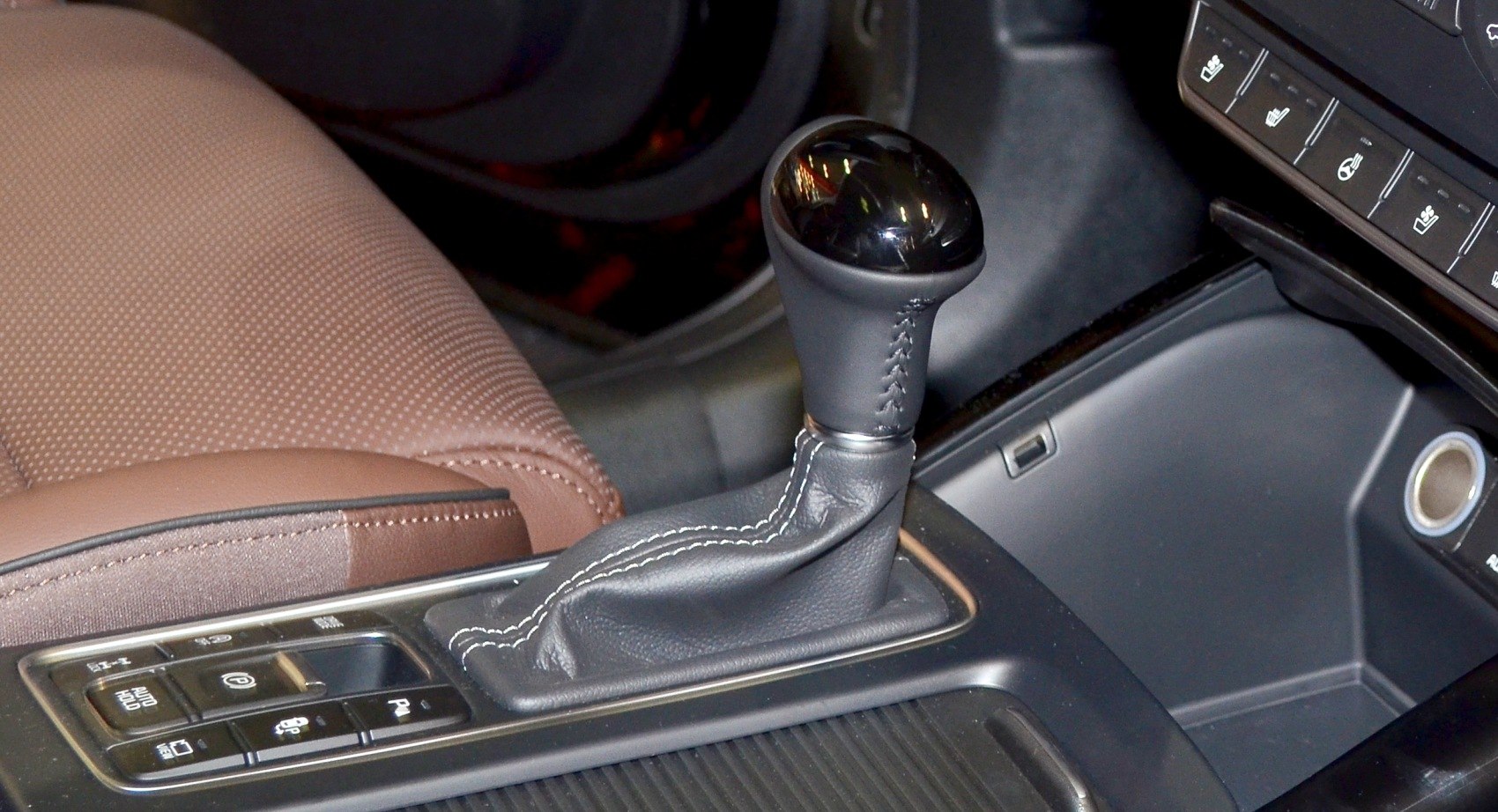 Gear shift lever and control buttons on vehicle console