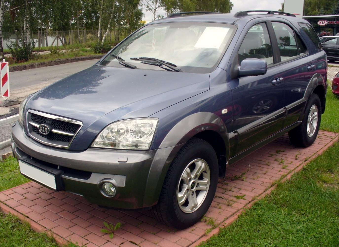 Front-side view of SUV emphasizing alloy wheels and headlight details