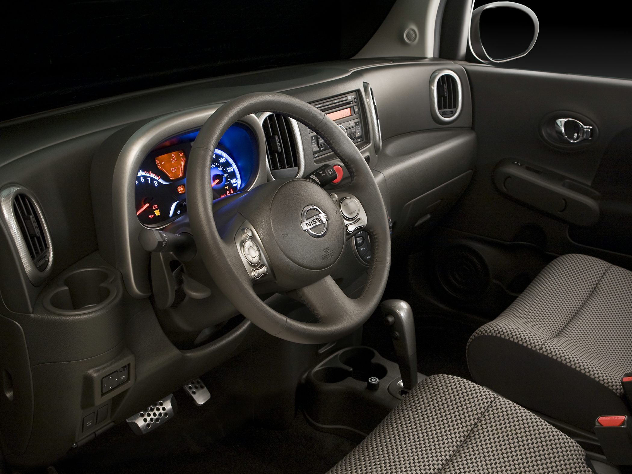 Dashboard and multifunction steering wheel with illuminated instrument cluster