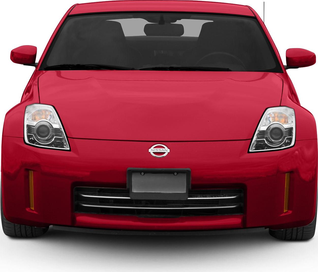 Sporty headlights and wide front grill with aerodynamic design