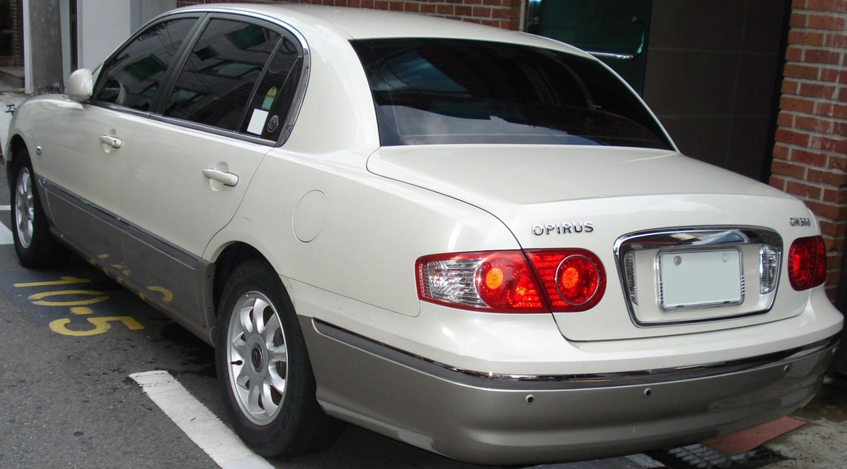 Rear view with distinctive round taillights and two-tone bumper