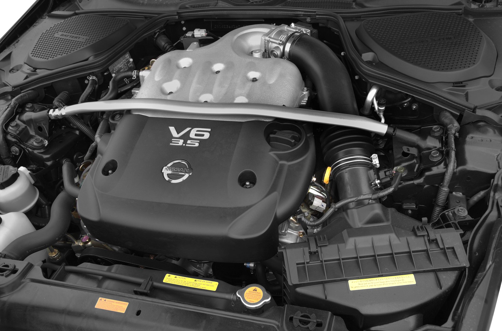 V6 3.5L engine with strut bar and air intake system