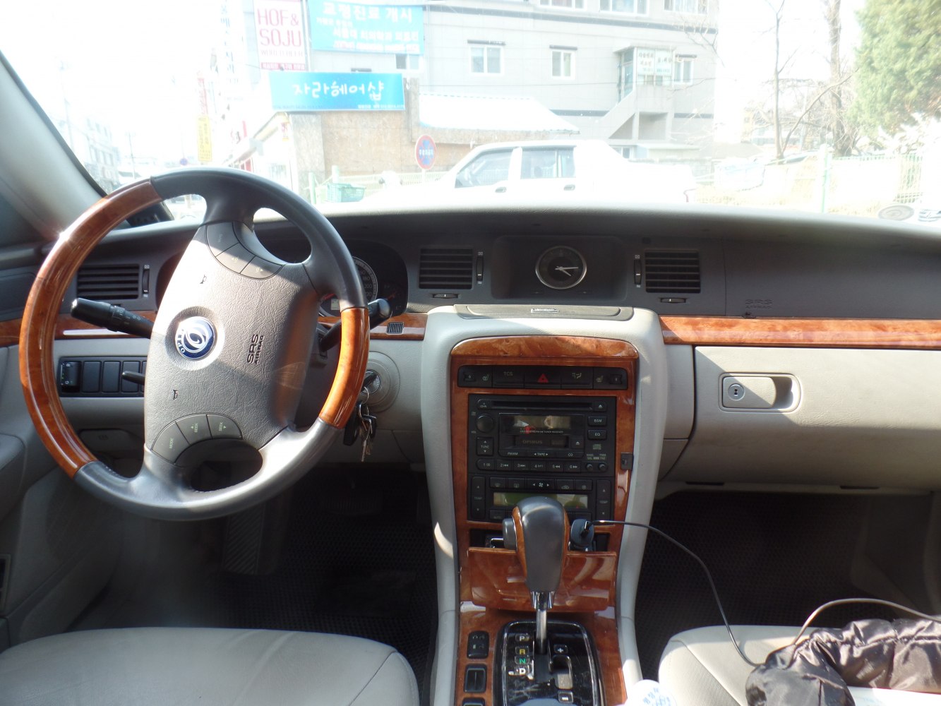 Wood-trimmed steering wheel and center console with analog clock