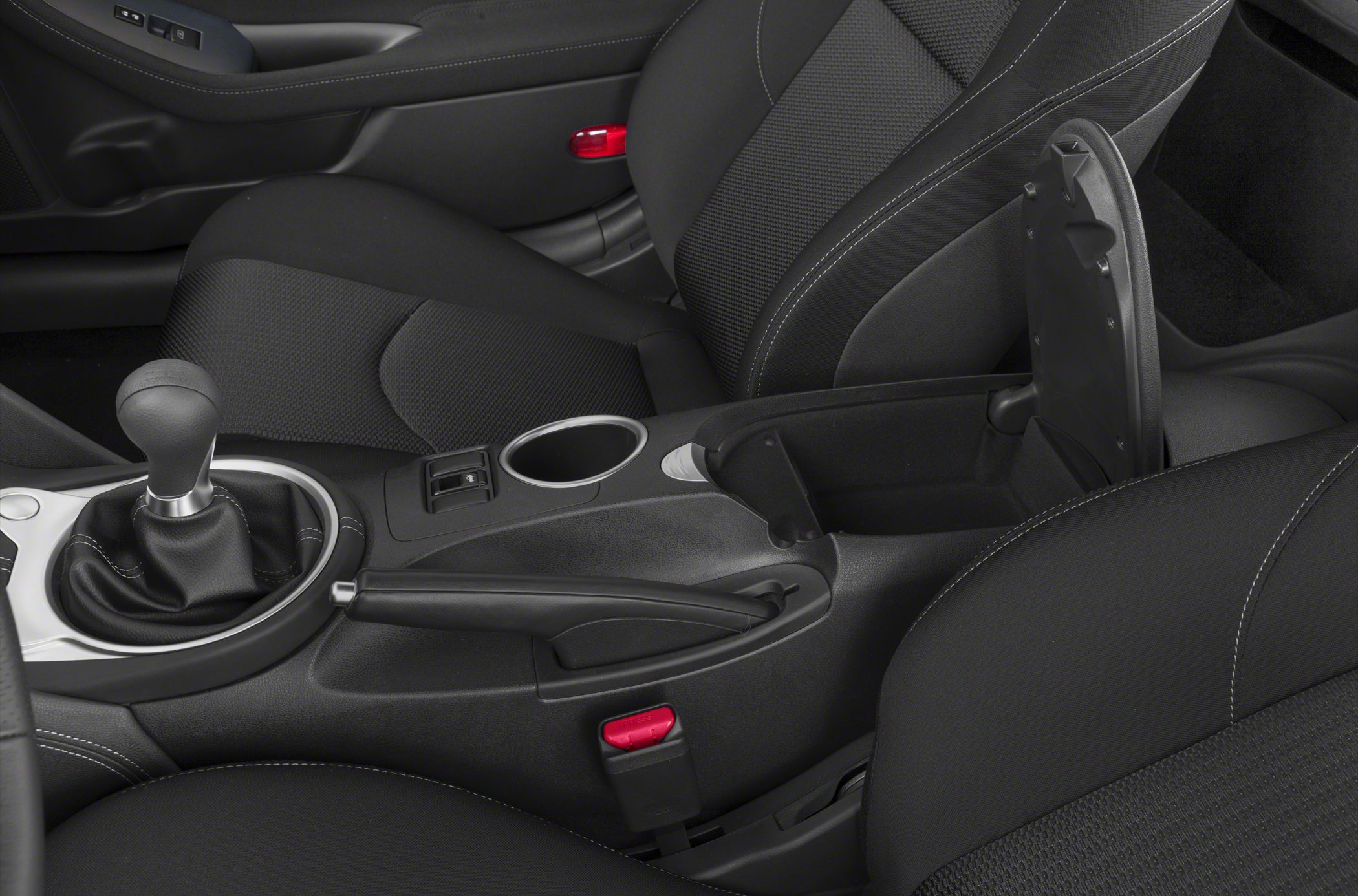 Manual gear shift, center console storage, parking brake handle