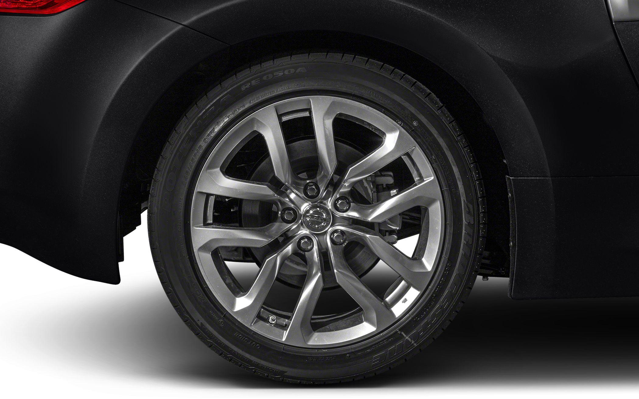 Alloy wheel and tire close-up with sporty design and Bridgestone Potenza branding