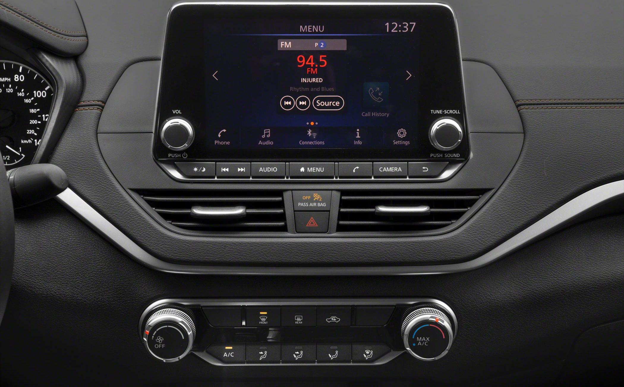 Touchscreen infotainment and climate control knobs