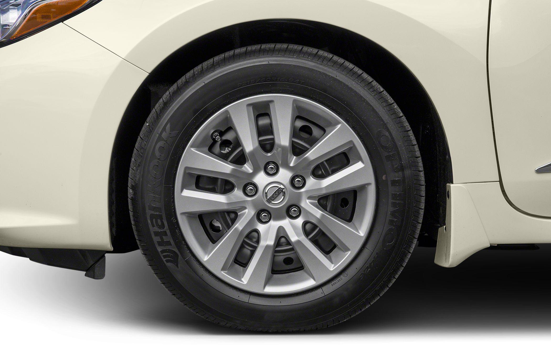 Silver alloy wheel with multi-spoke design and Hankook tire