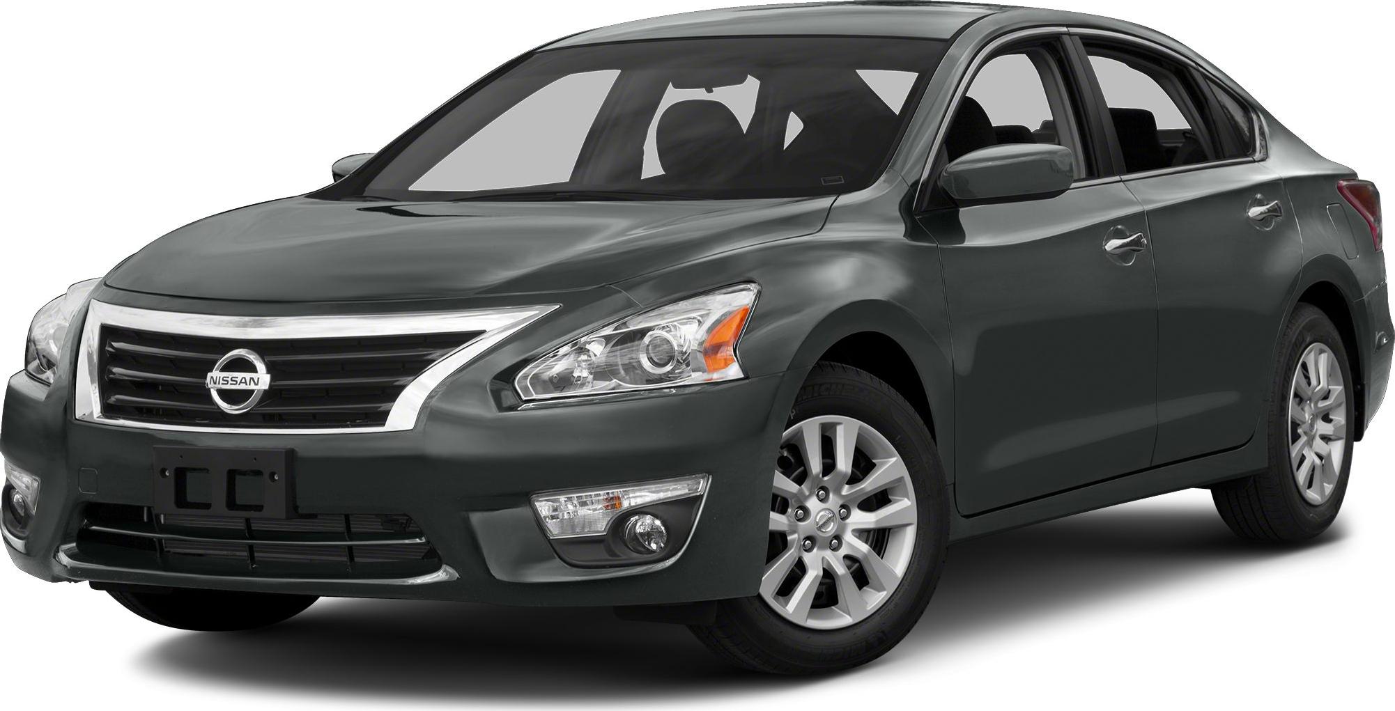 Front grille and headlight design of mid-size sedan