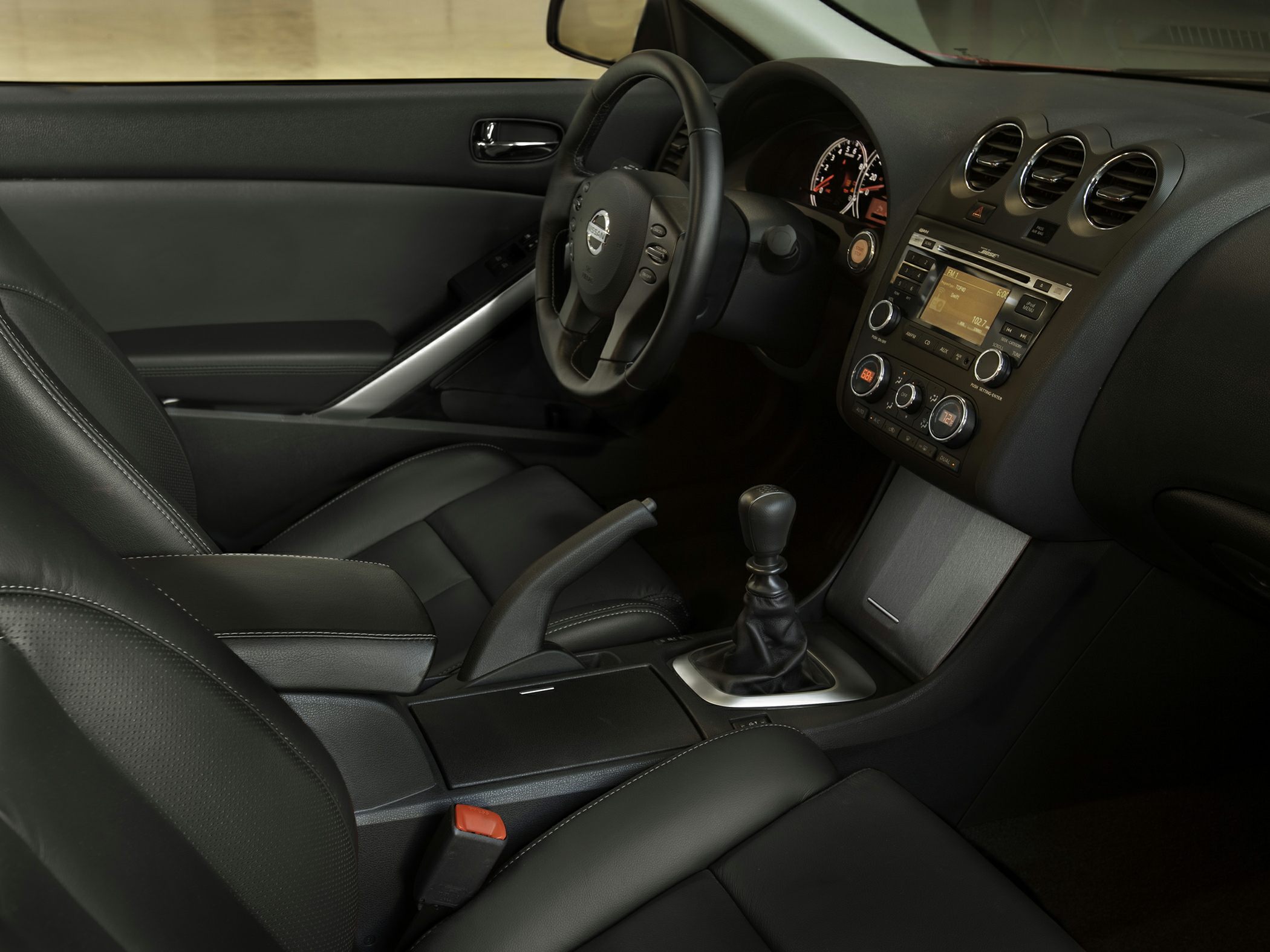 Leather seats, manual gear shift, modern dashboard with climate control.
