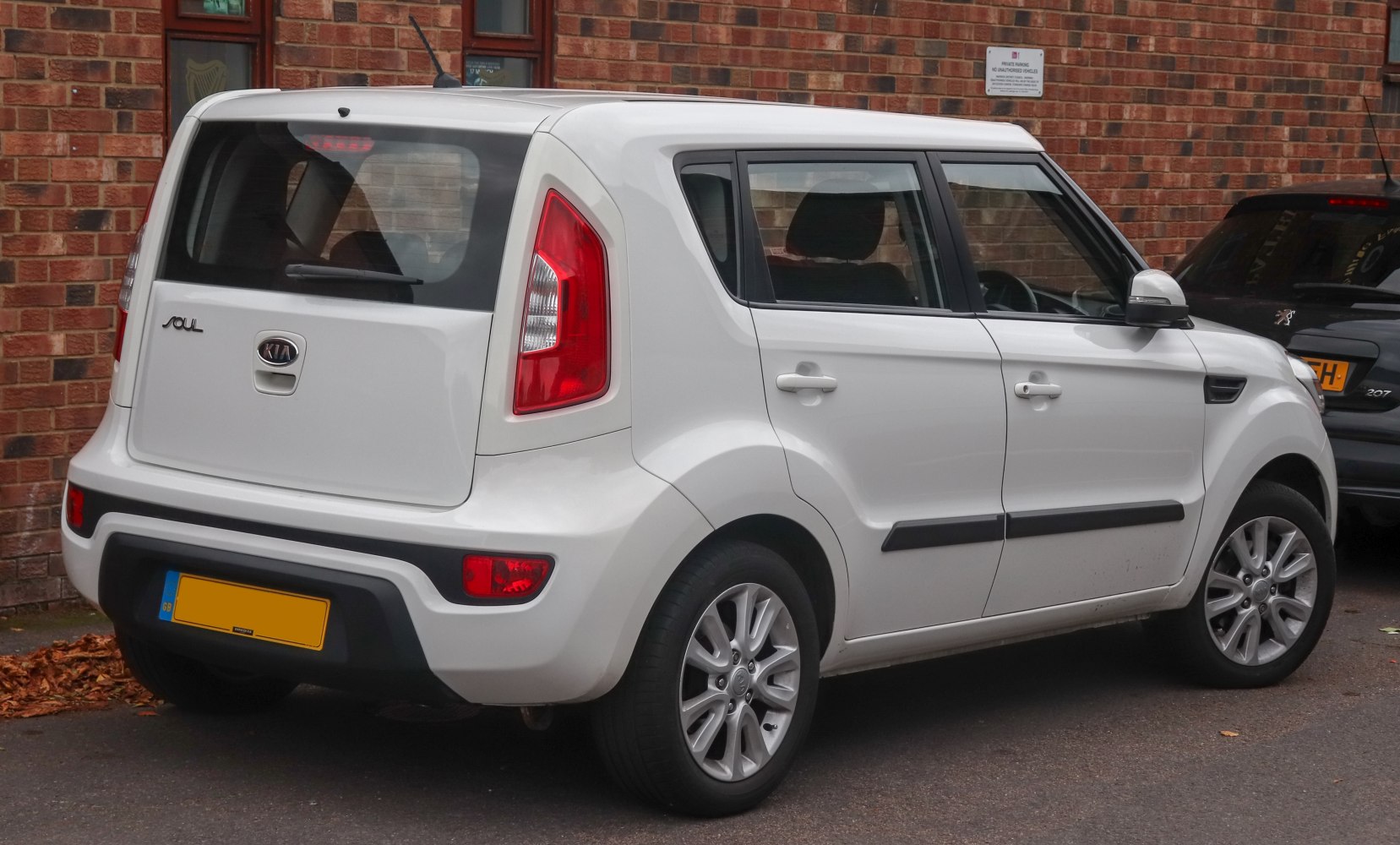 Rear and side view with vertical taillights and boxy profile