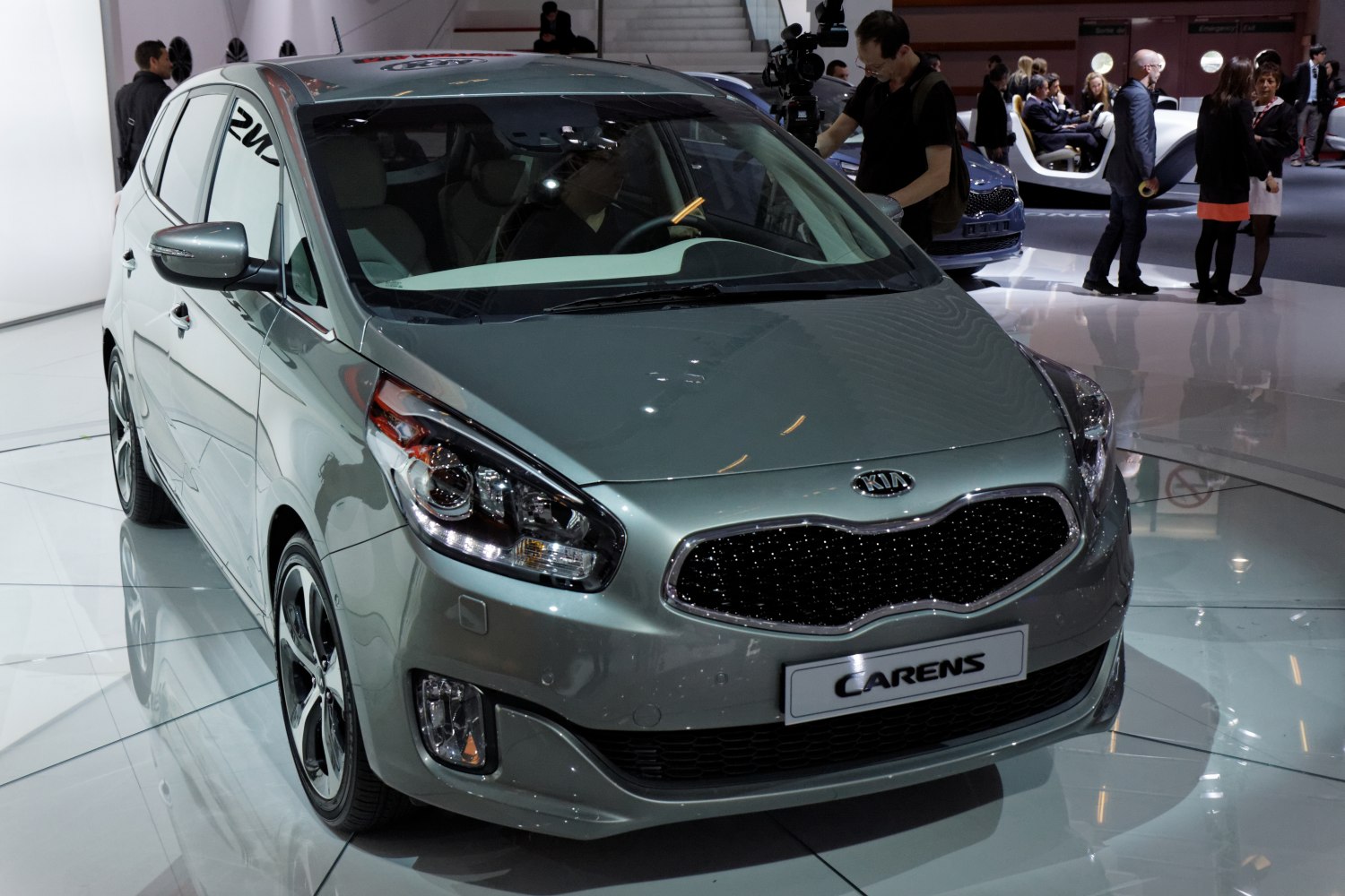 Front view showcasing headlights, grille, and alloy wheels of a compact MPV.