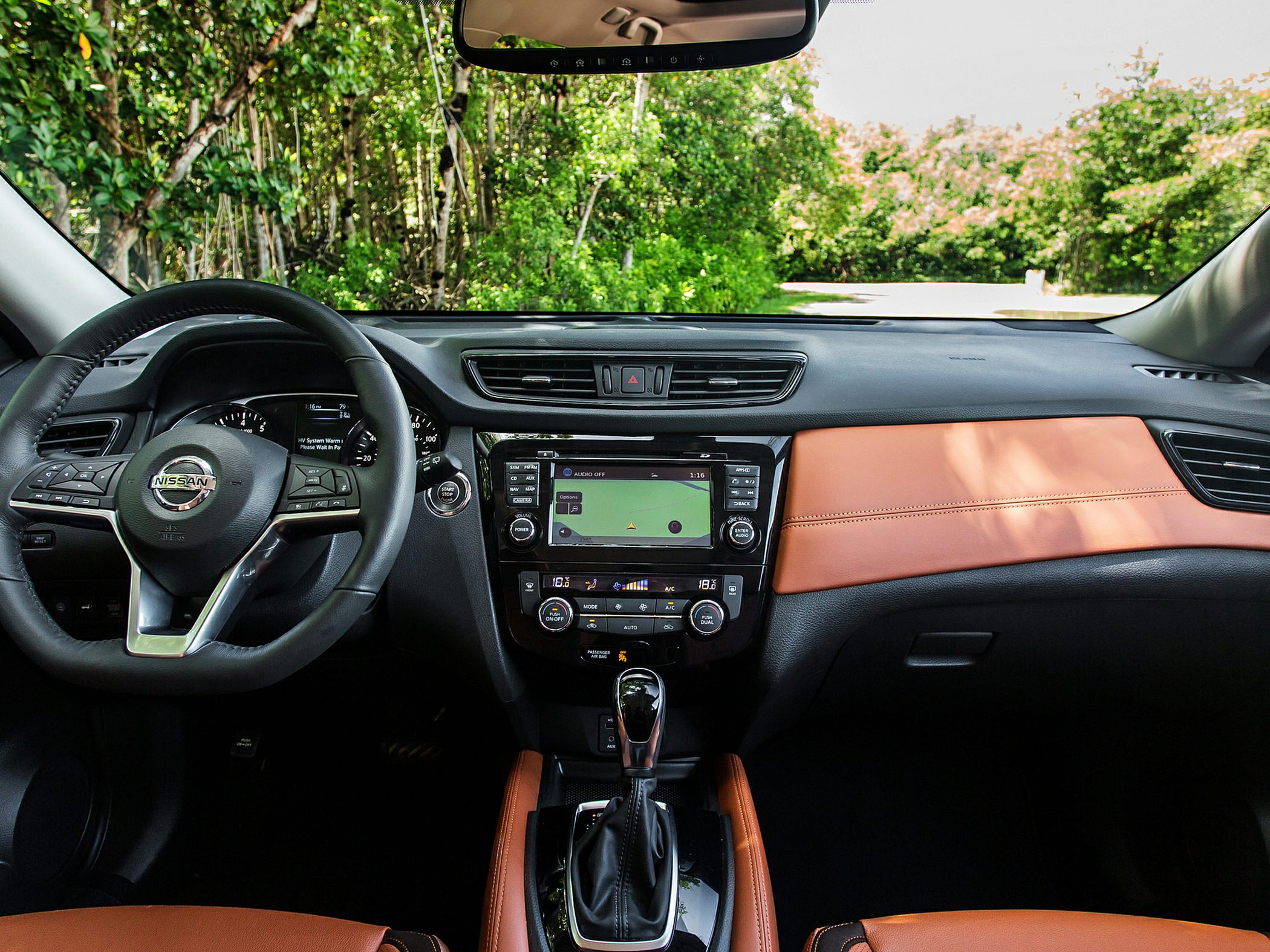 Dashboard with infotainment, steering wheel, gearshift, leather trim
