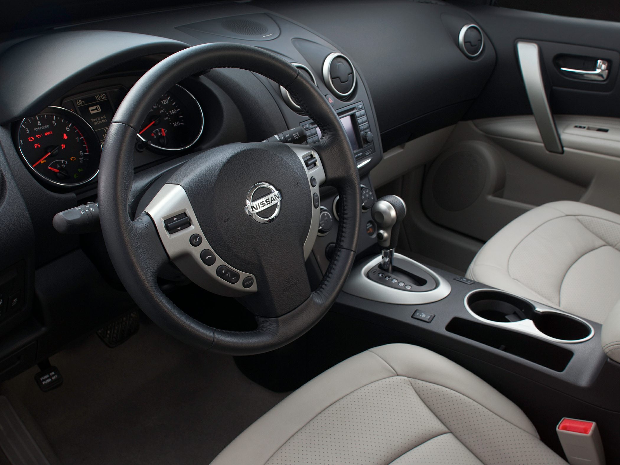 Steering wheel, dashboard and center console with automatic gear shift