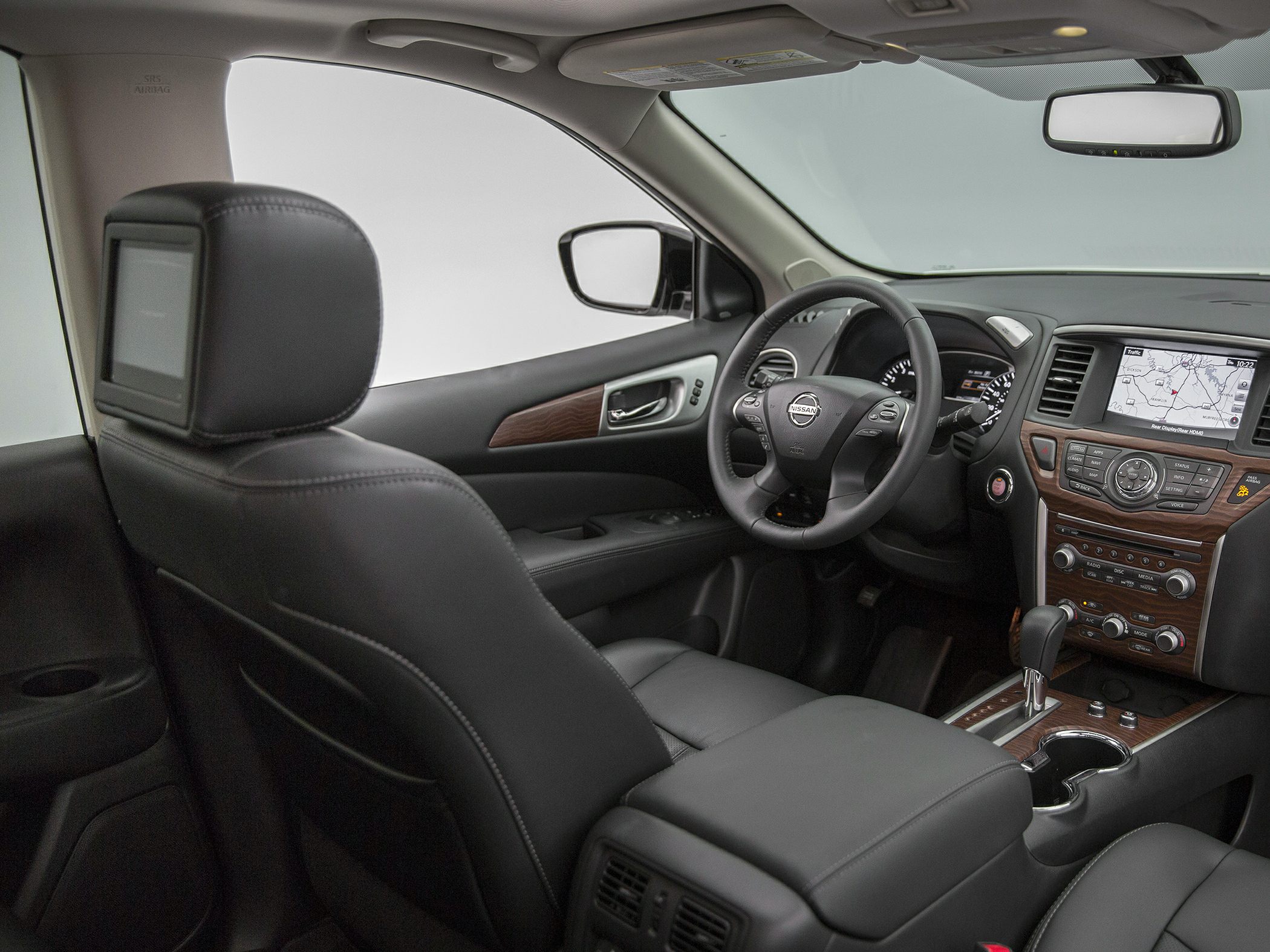 Leather seats, navigation system, modern dashboard and steering wheel
