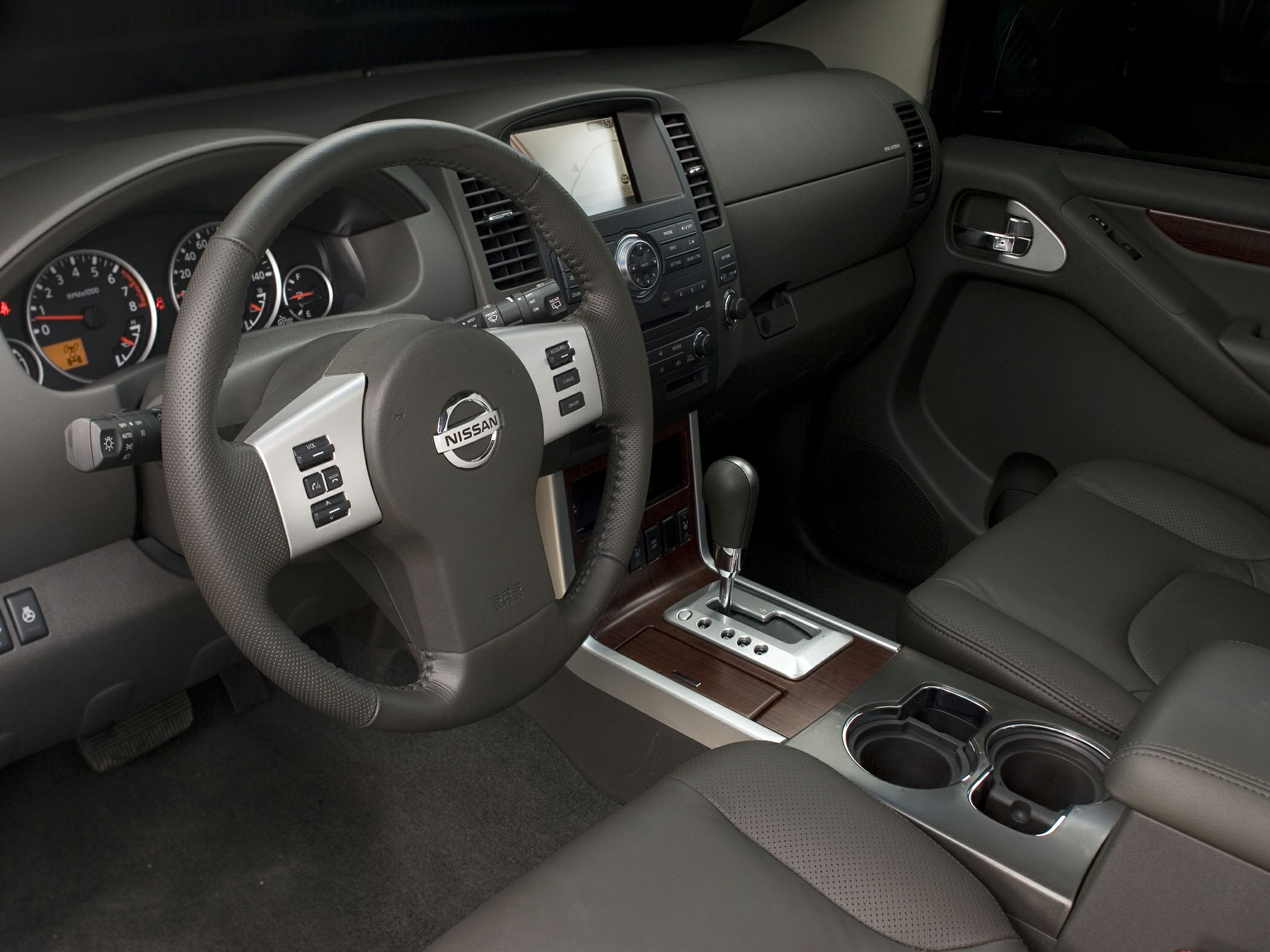 Steering wheel with controls and central console with gear shift