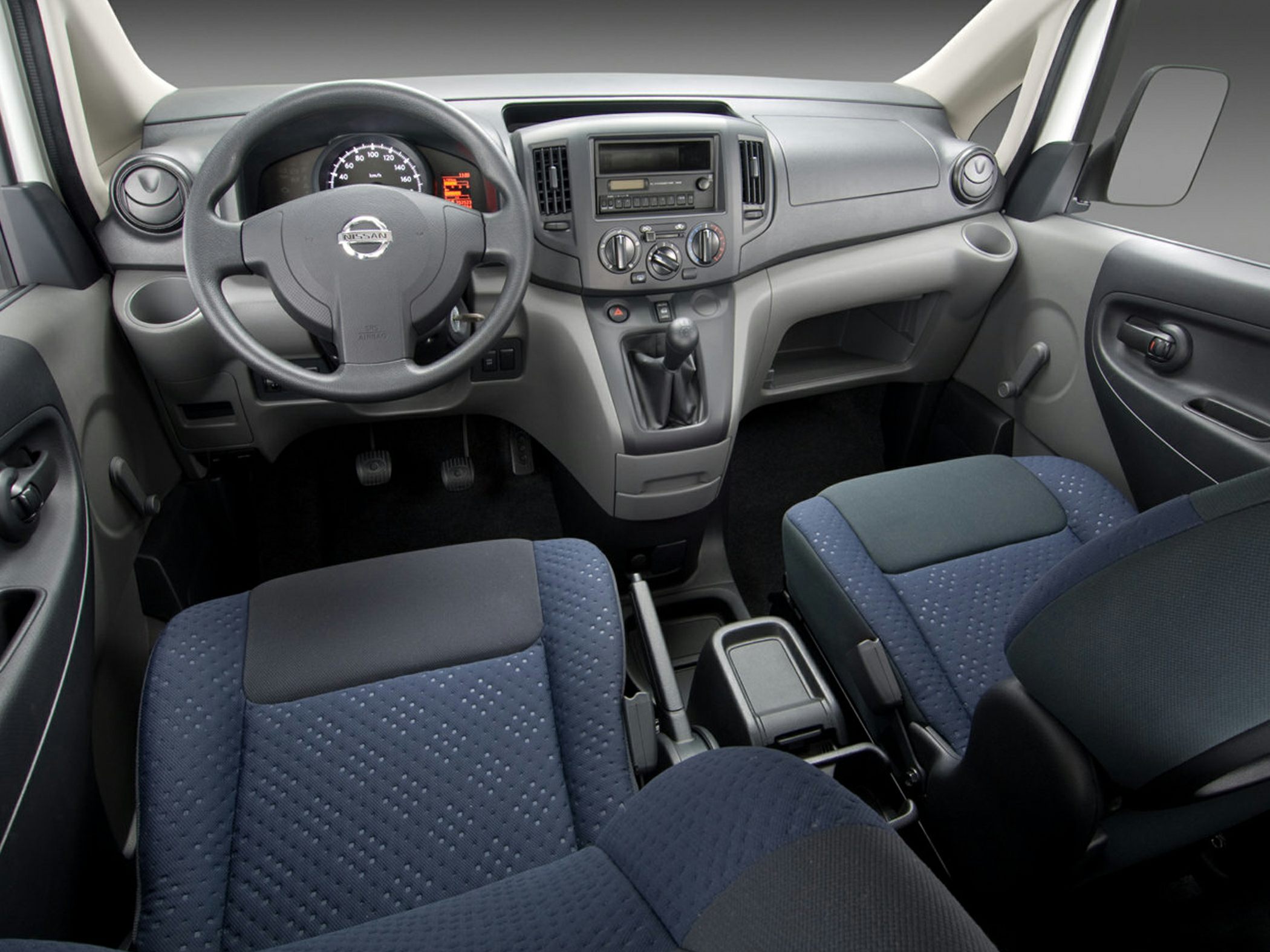 Dashboard and front seats with manual gearshift and steering wheel