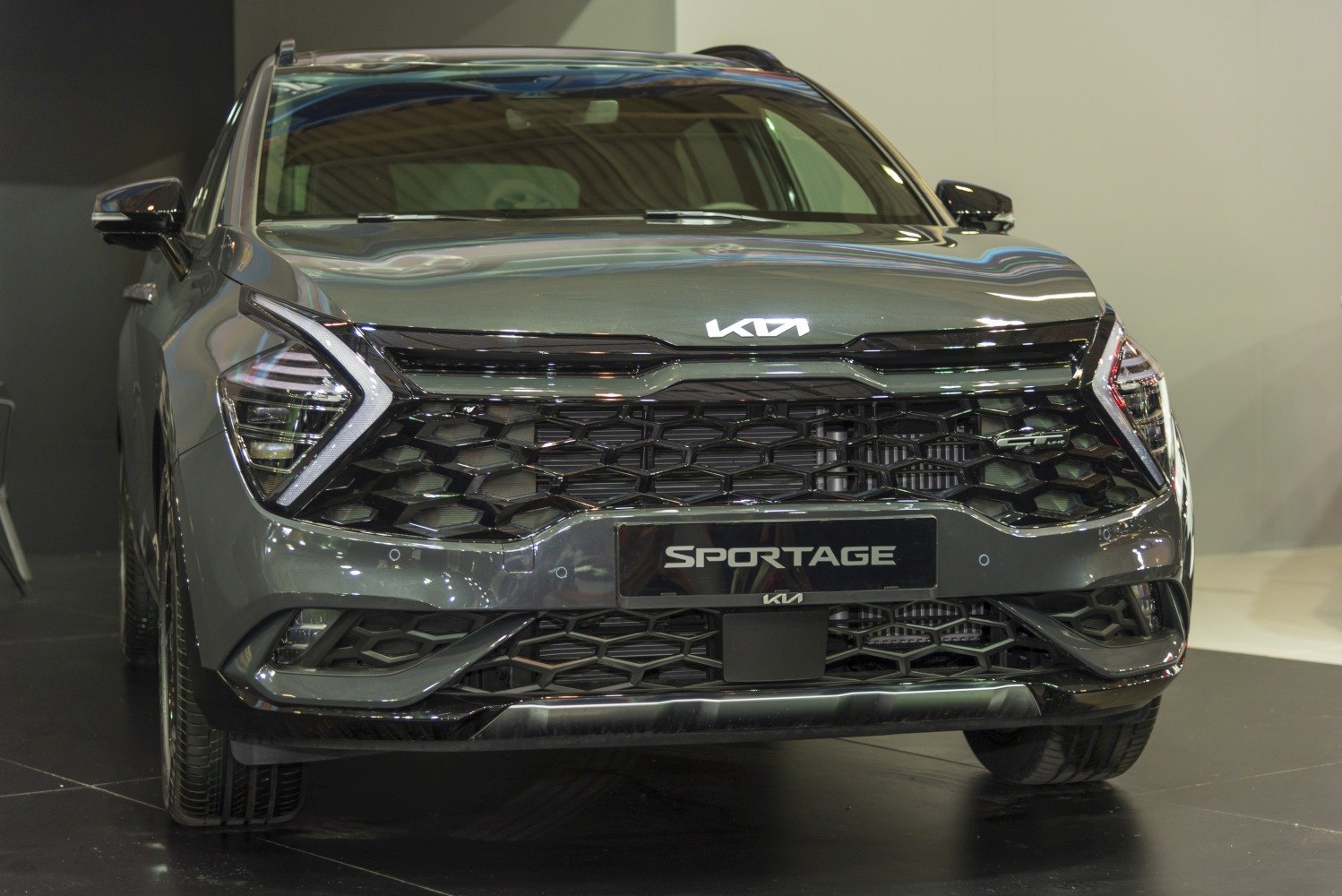 Front grille and LED headlights with geometric design