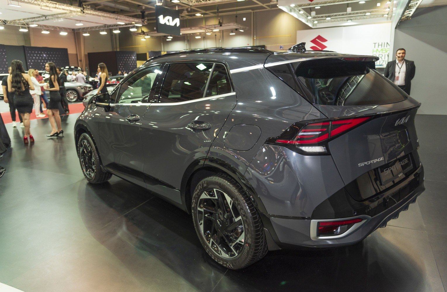 Rear-side profile and modern LED taillights of a dark SUV