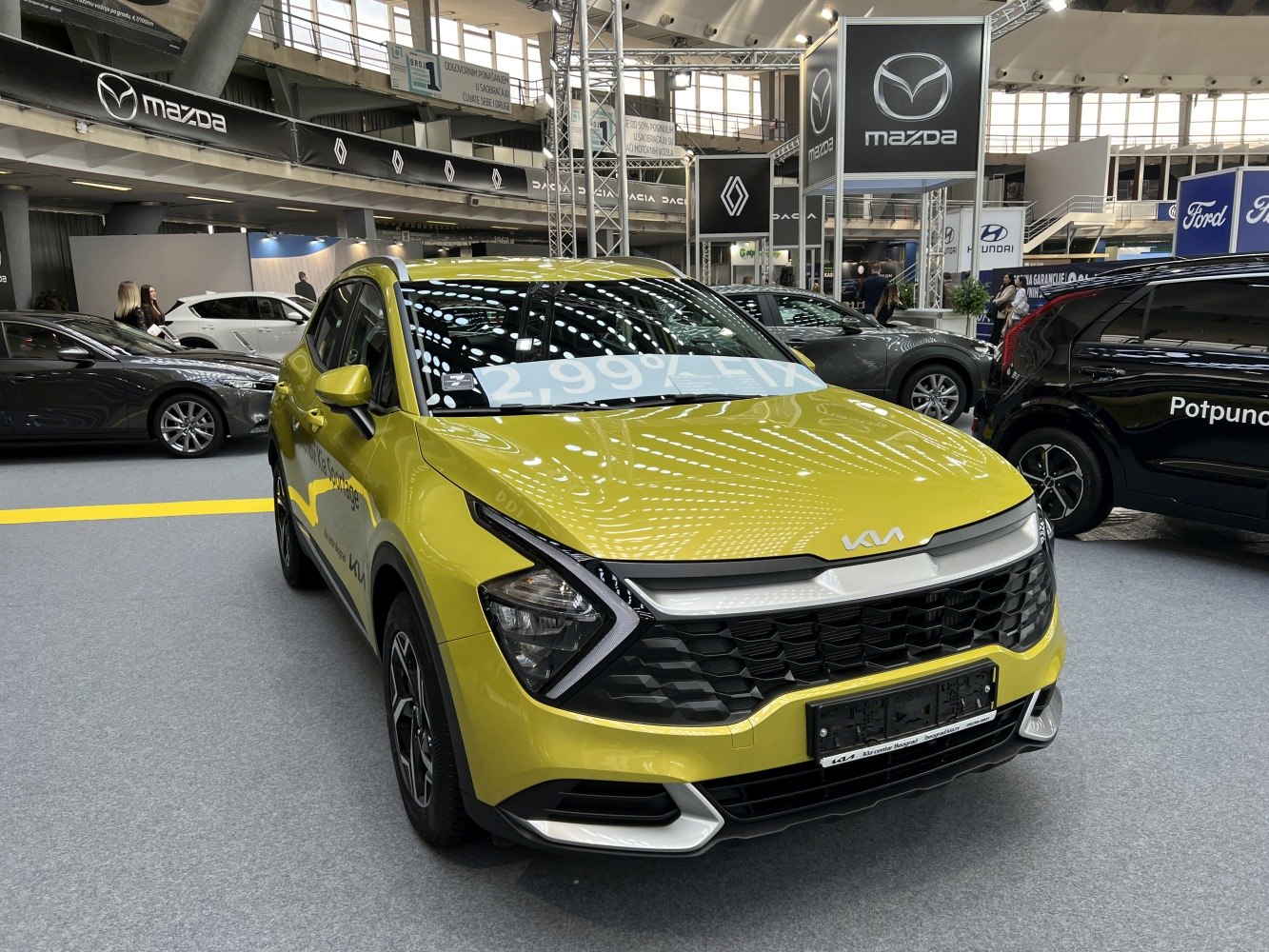 Front view highlight with LED daytime running lights and wide hexagonal grille