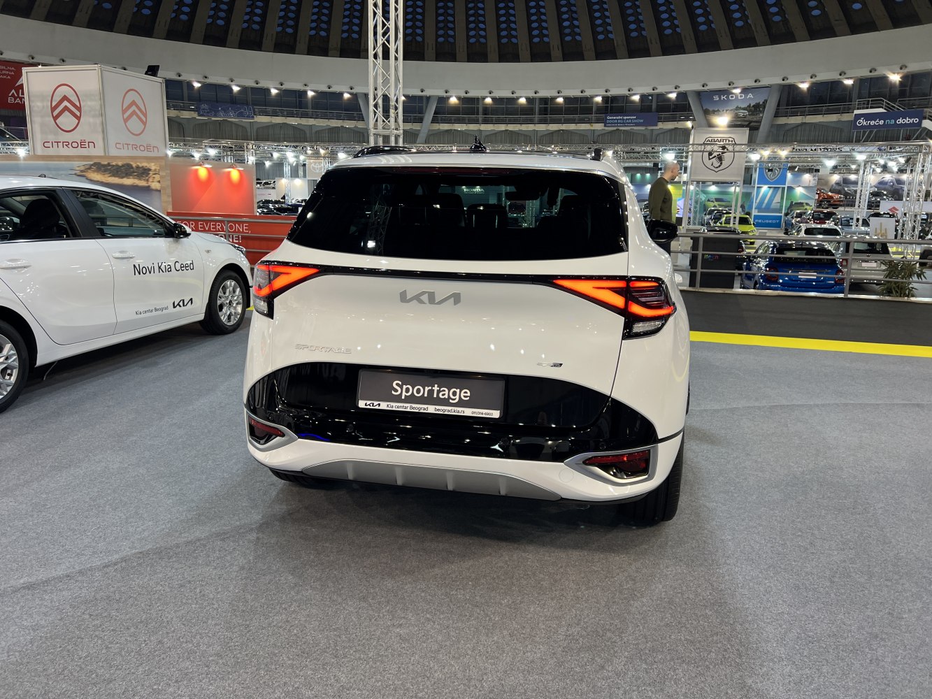 Rear design and triangular LED taillights of a white modern SUV