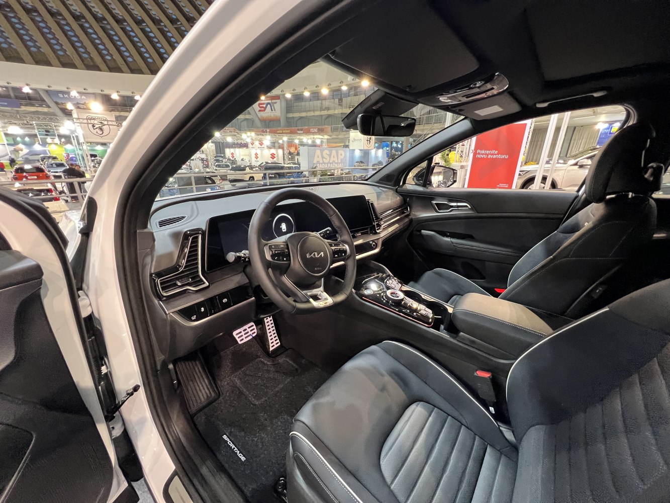 Digital dashboard and advanced center console with steering wheel controls