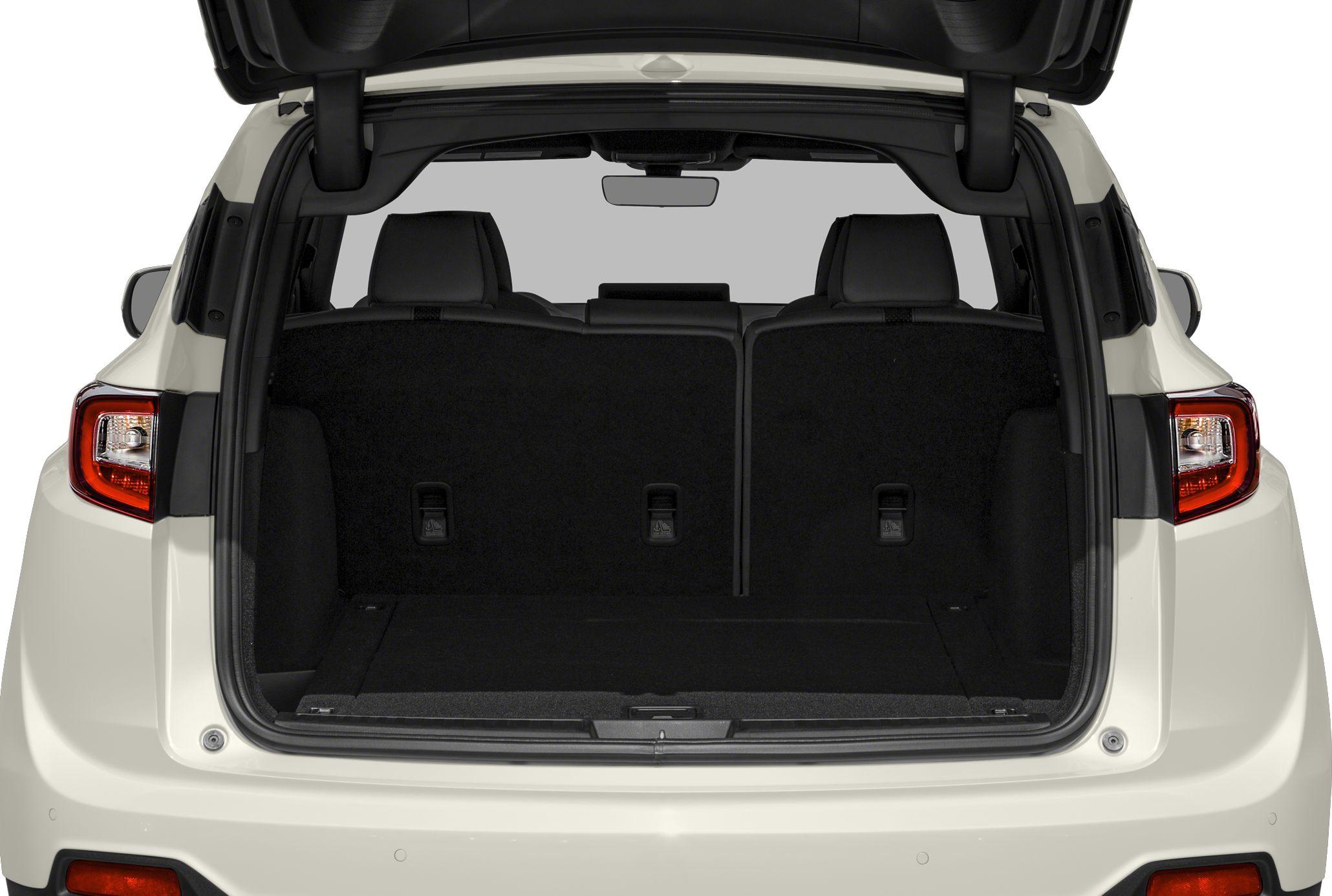 Open trunk cargo space and rear design of an SUV