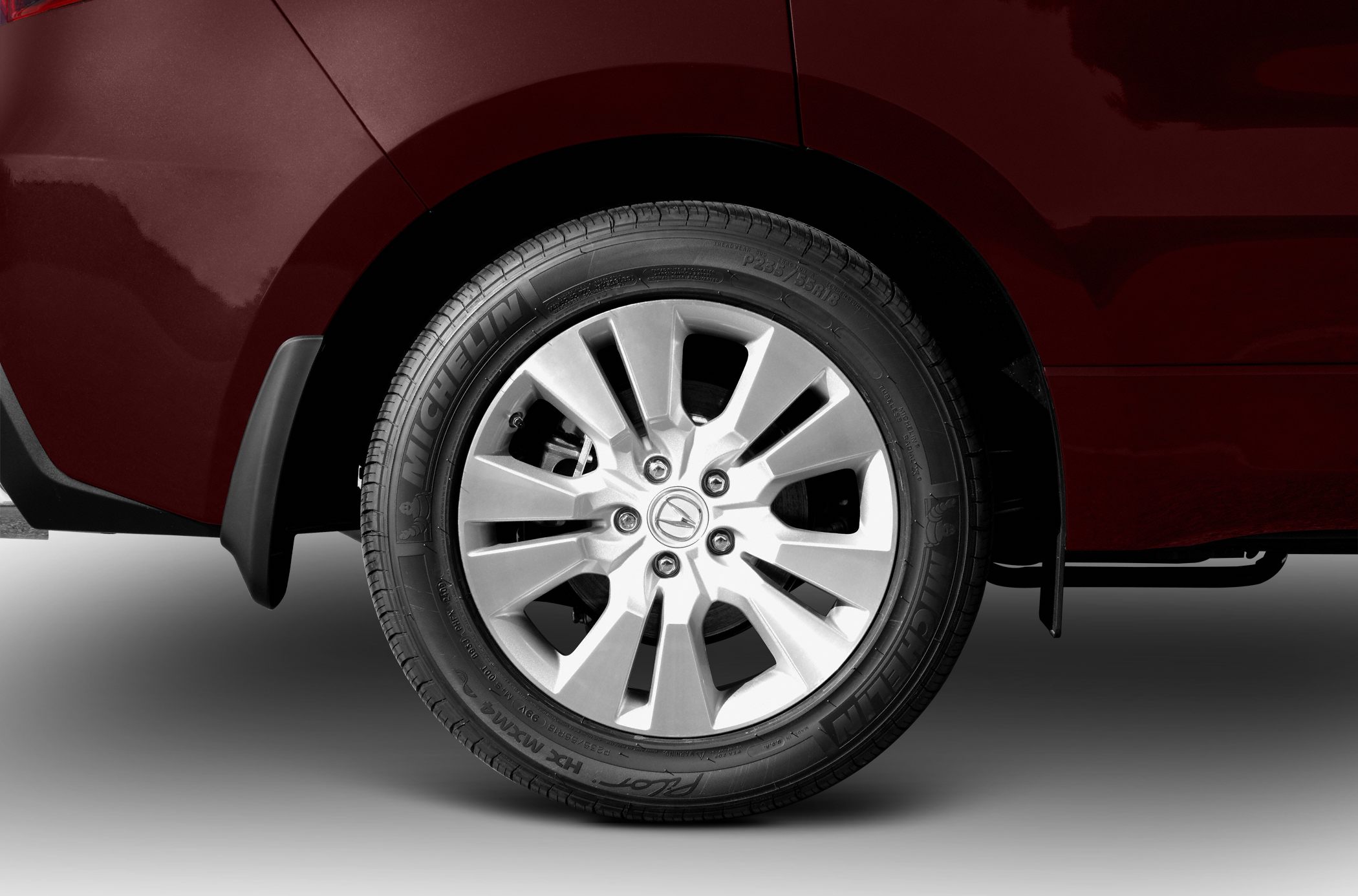Close-up of alloy wheel with Michelin tire on SUV facelift model.