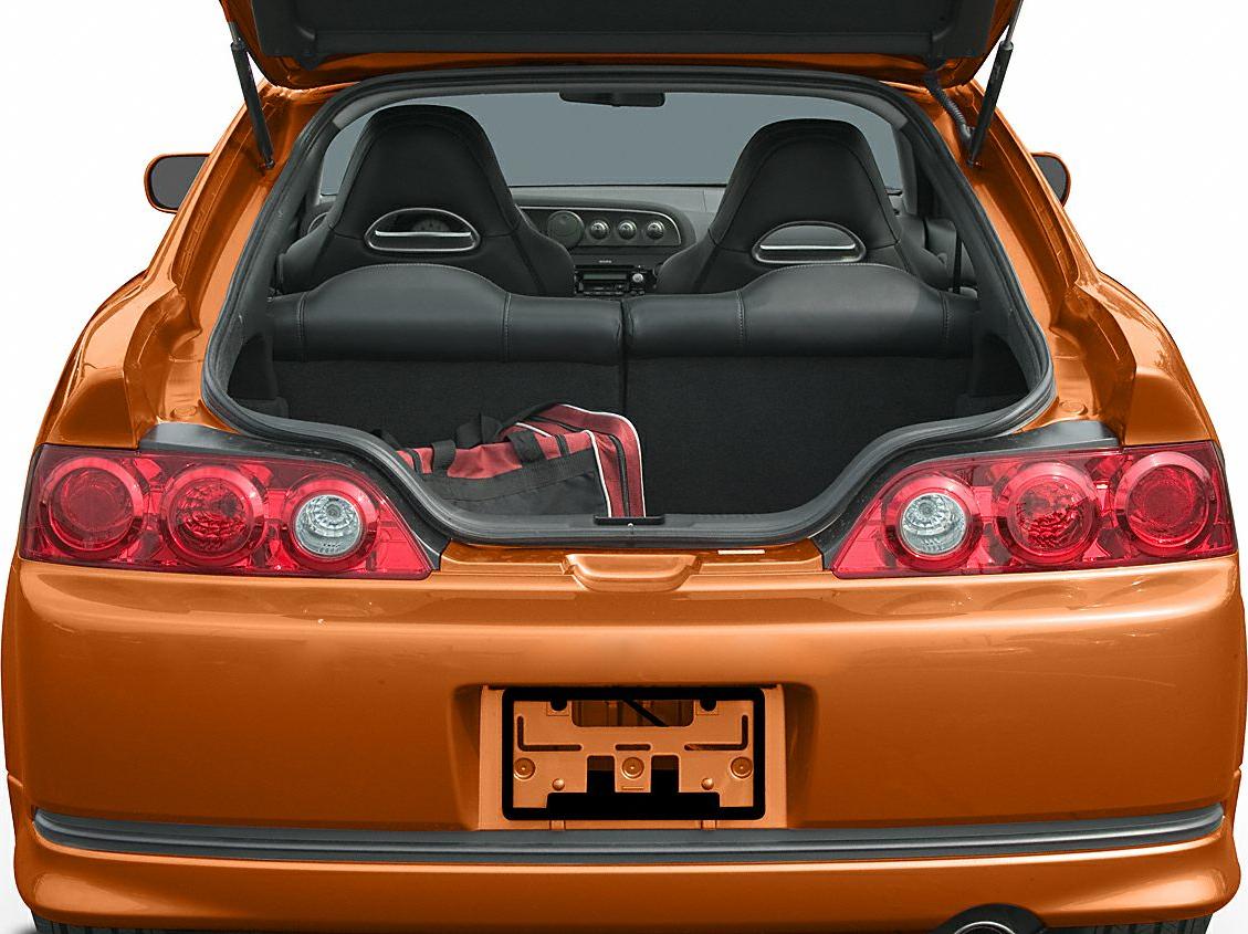 Open rear hatch with trunk and sporty bucket seats