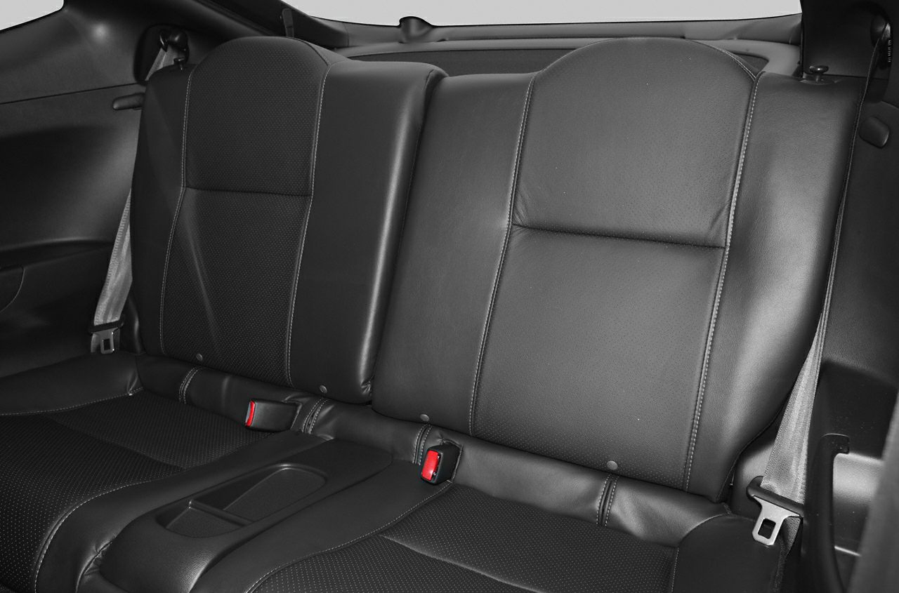 Rear seats with leather upholstery and seat belts