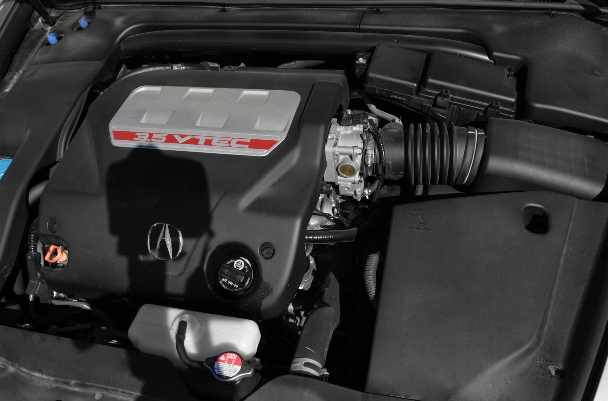 3.5 VTEC engine cover and components