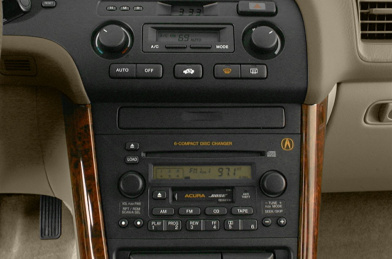Dashboard with 6-disc changer, climate control, wood trim