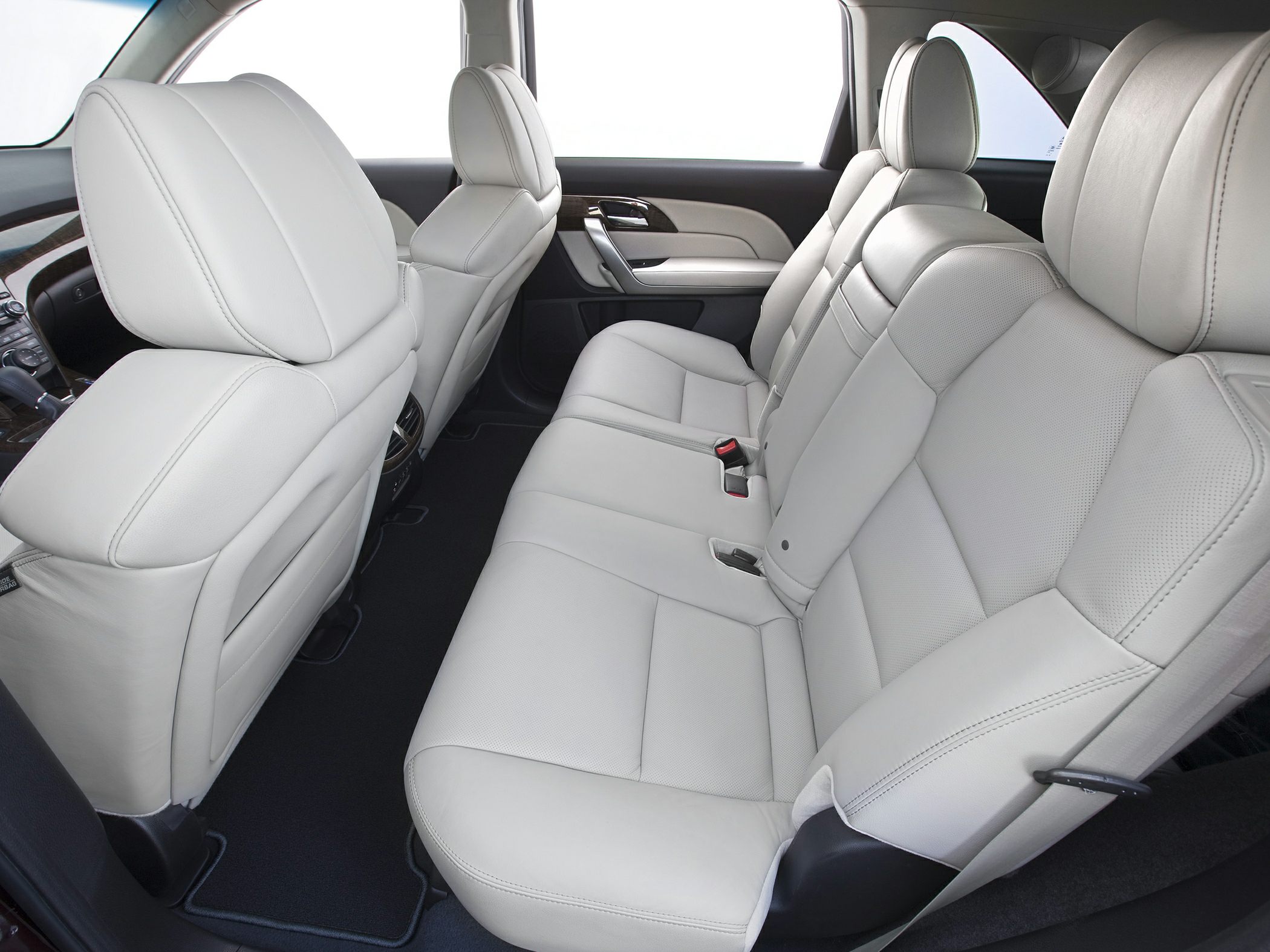 Luxury rear leather seats with roomy second-row space