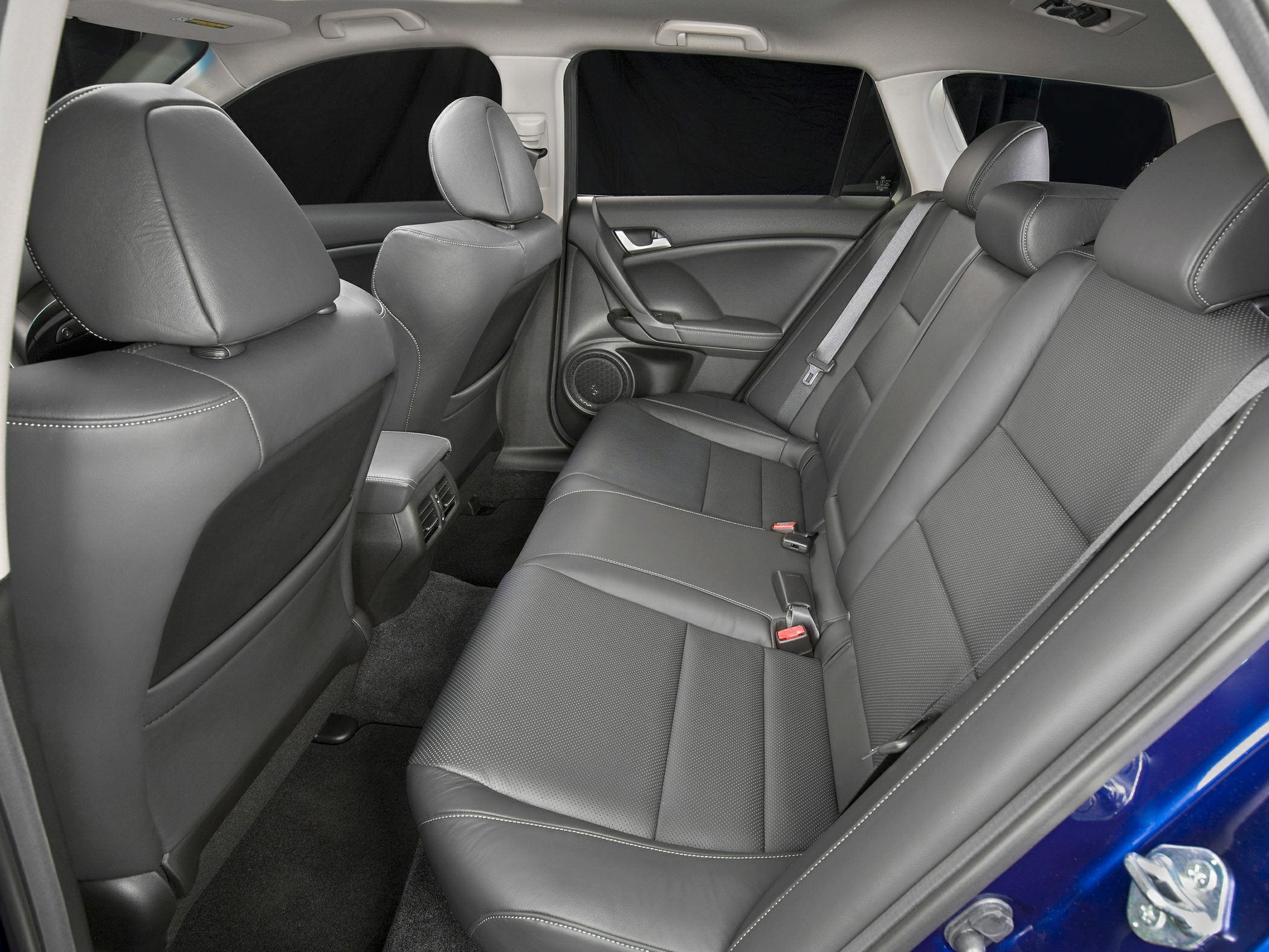 Luxurious rear leather seats and spacious sport wagon interior