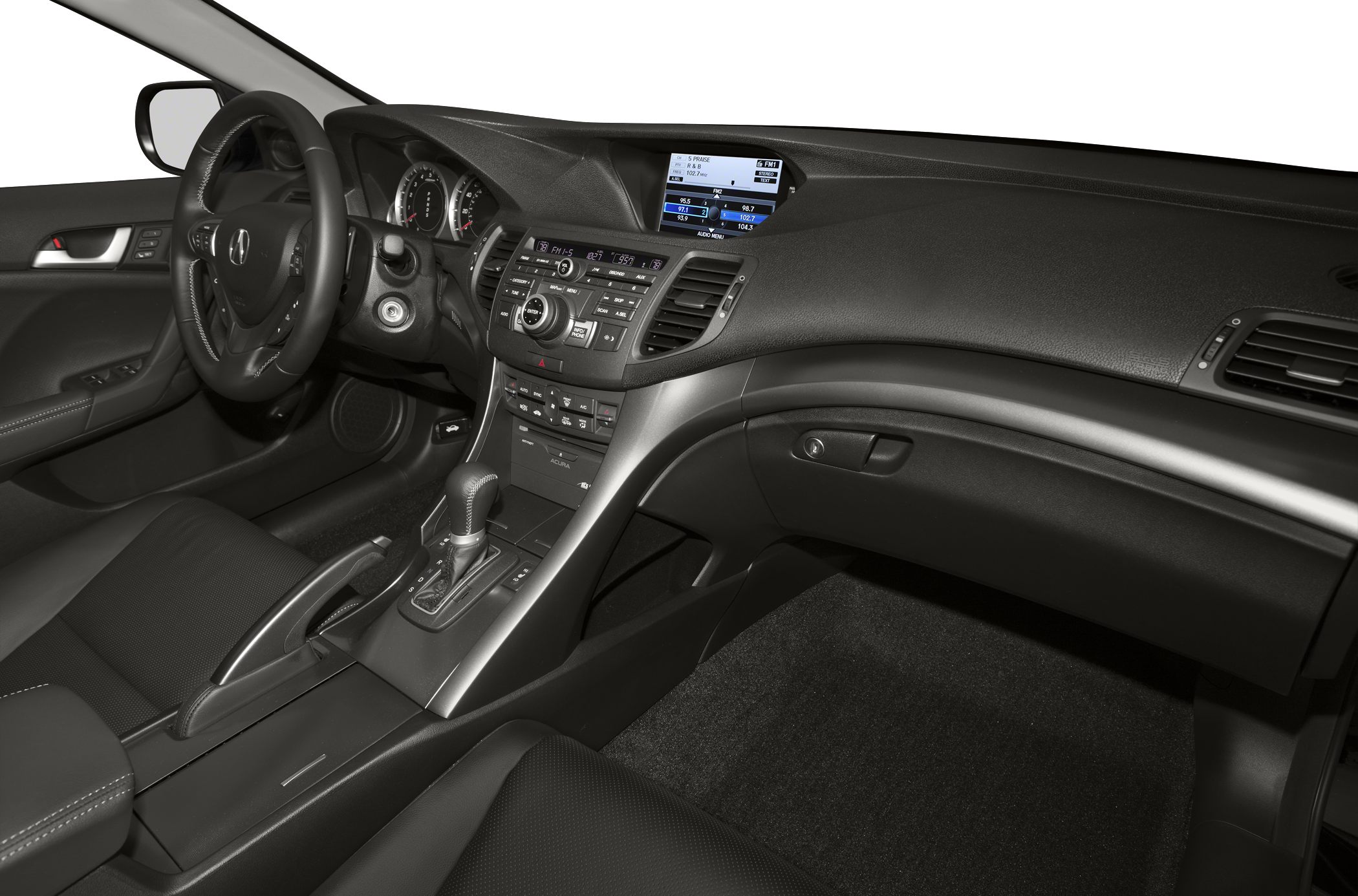 Dashboard, steering wheel, center console with multimedia controls and gear shifter