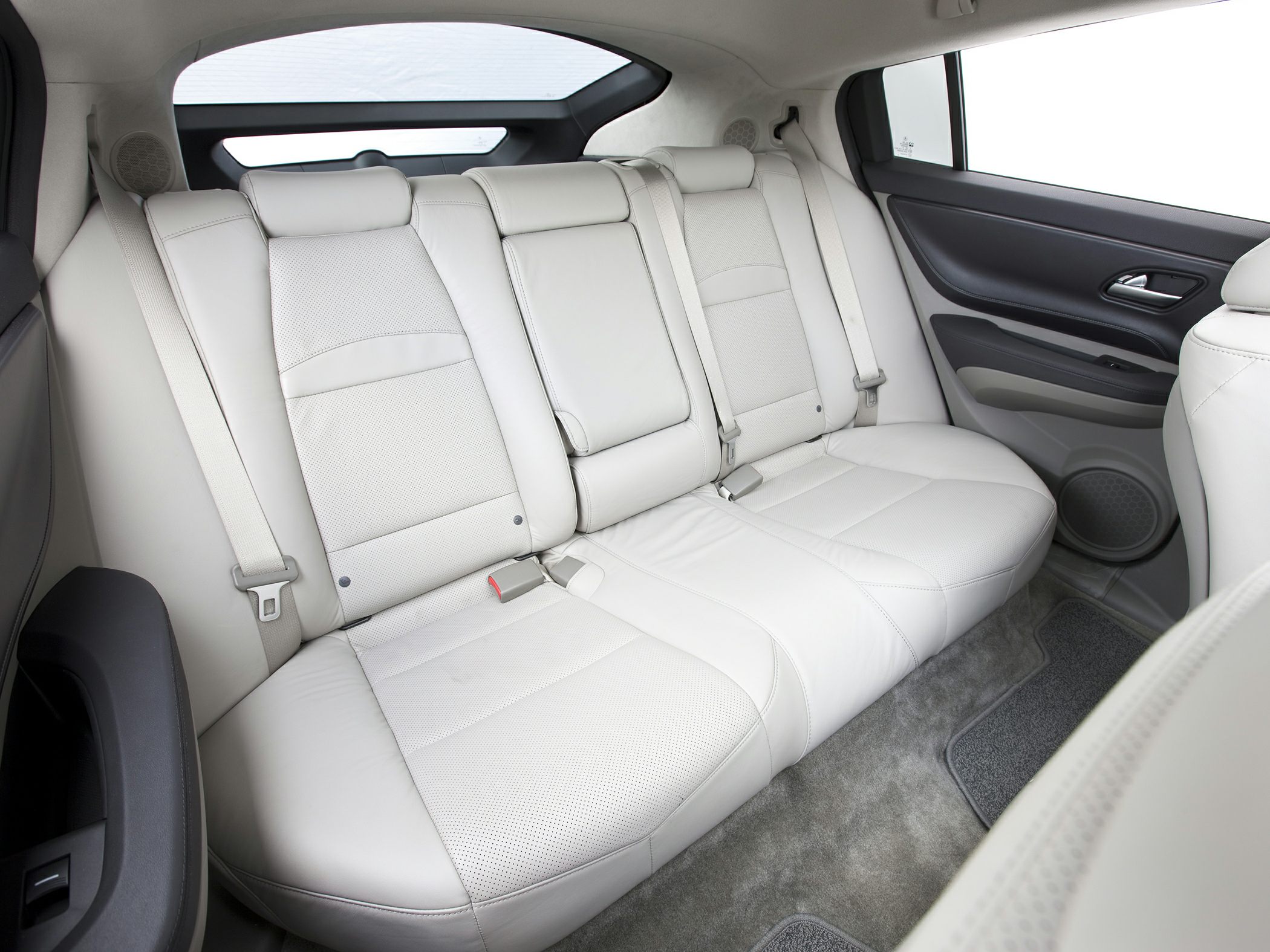 Light-colored leather rear seating with three seats and seat belts