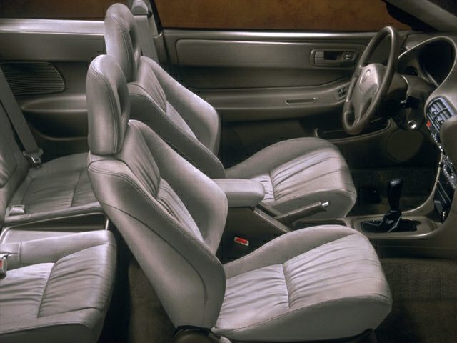Sporty bucket seats with manual transmission and dashboard view