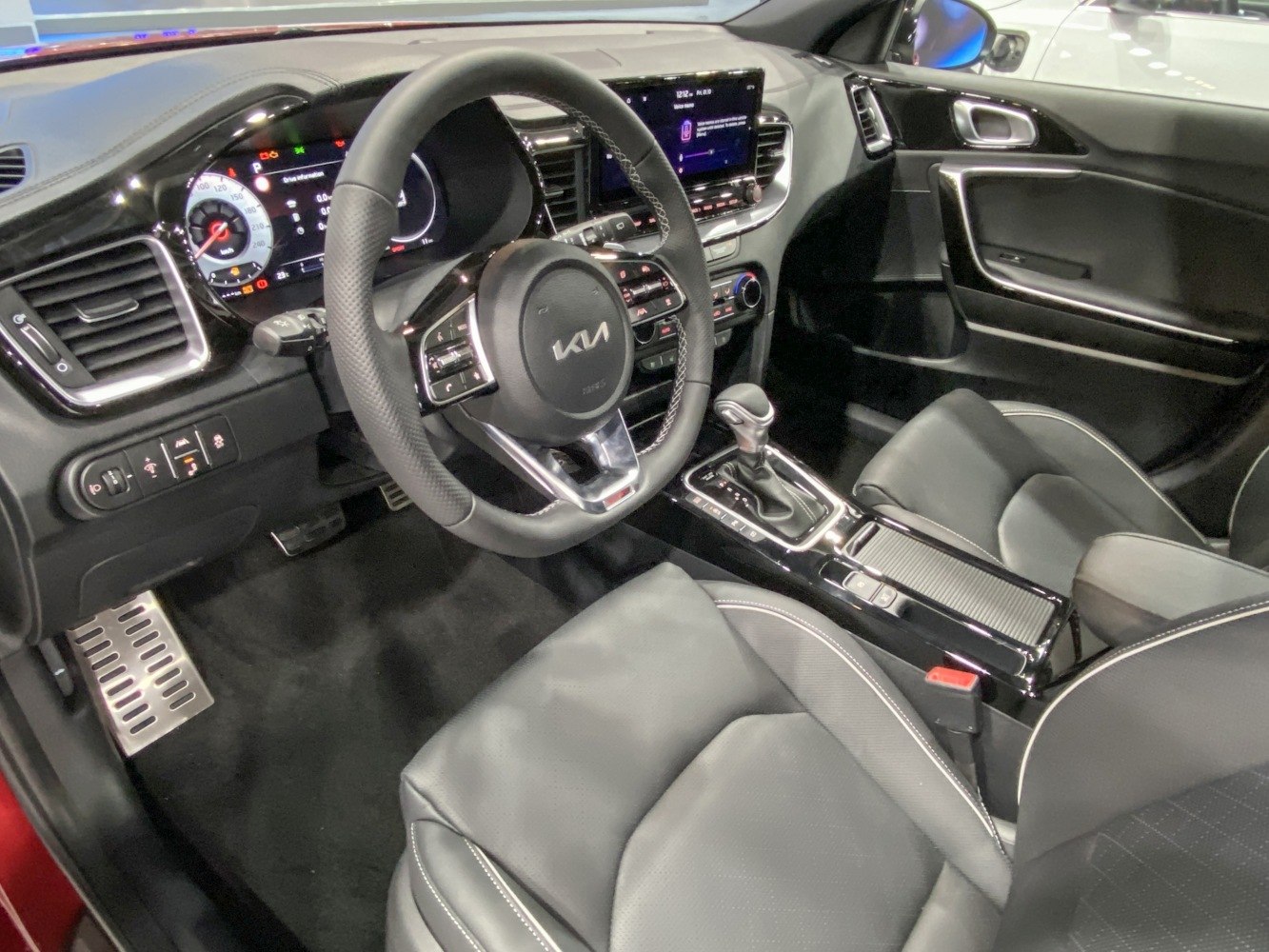 Modern steering wheel and center console with gear shift