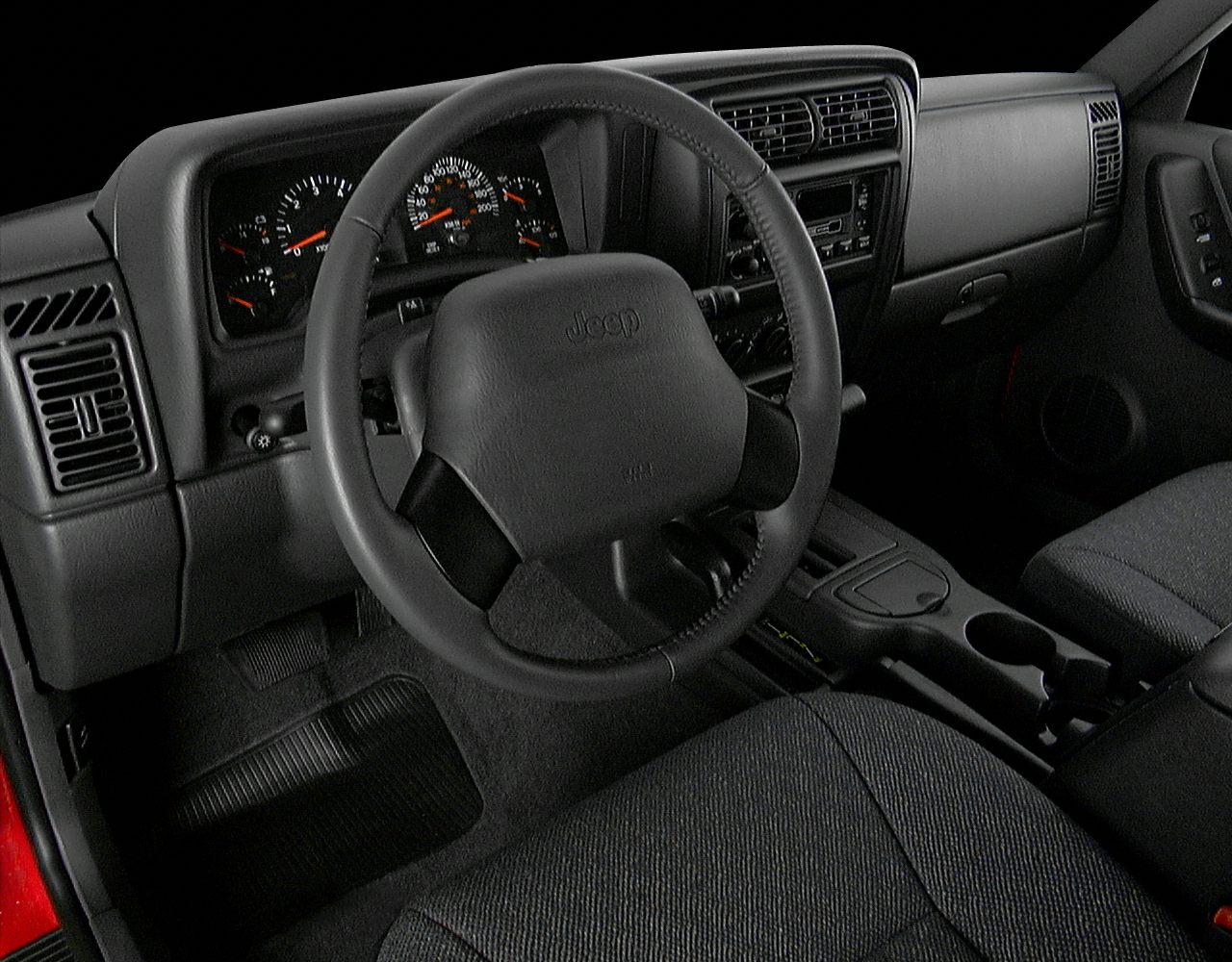 Dashboard and steering wheel with instrument cluster and controls
