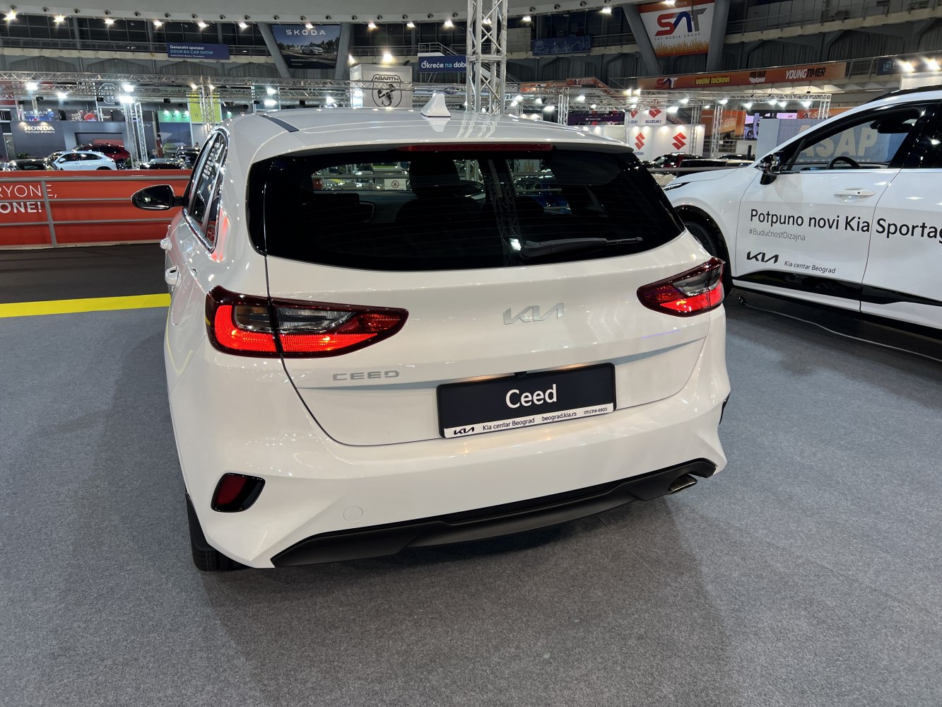 Rear view with facelift taillights and new badge logo