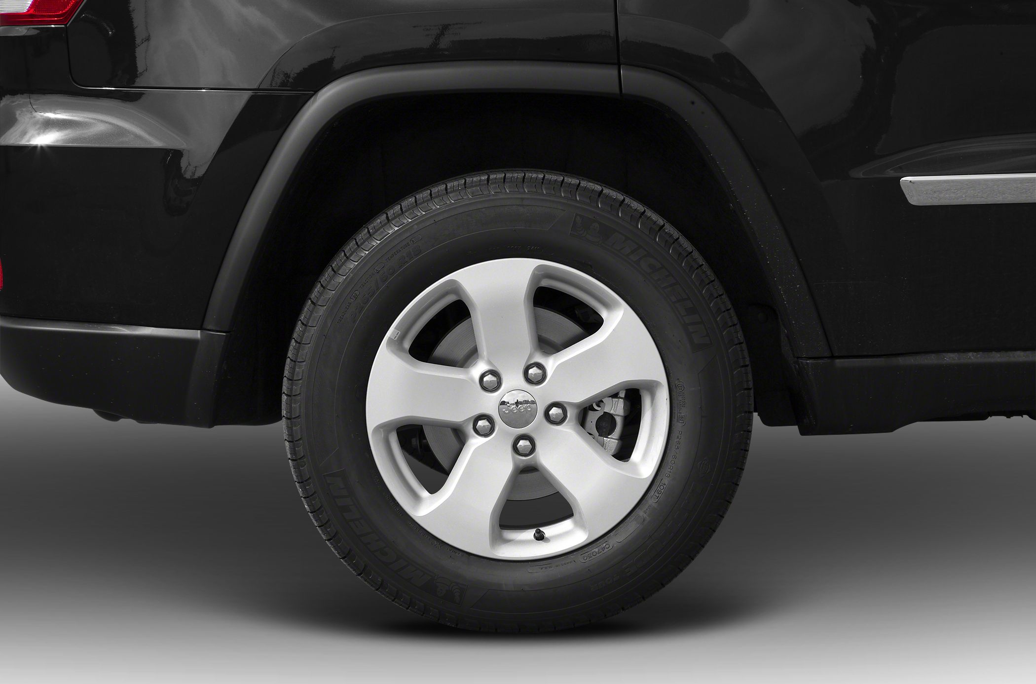 Close-up of SUV alloy wheel with Michelin tire and five-spoke rim design