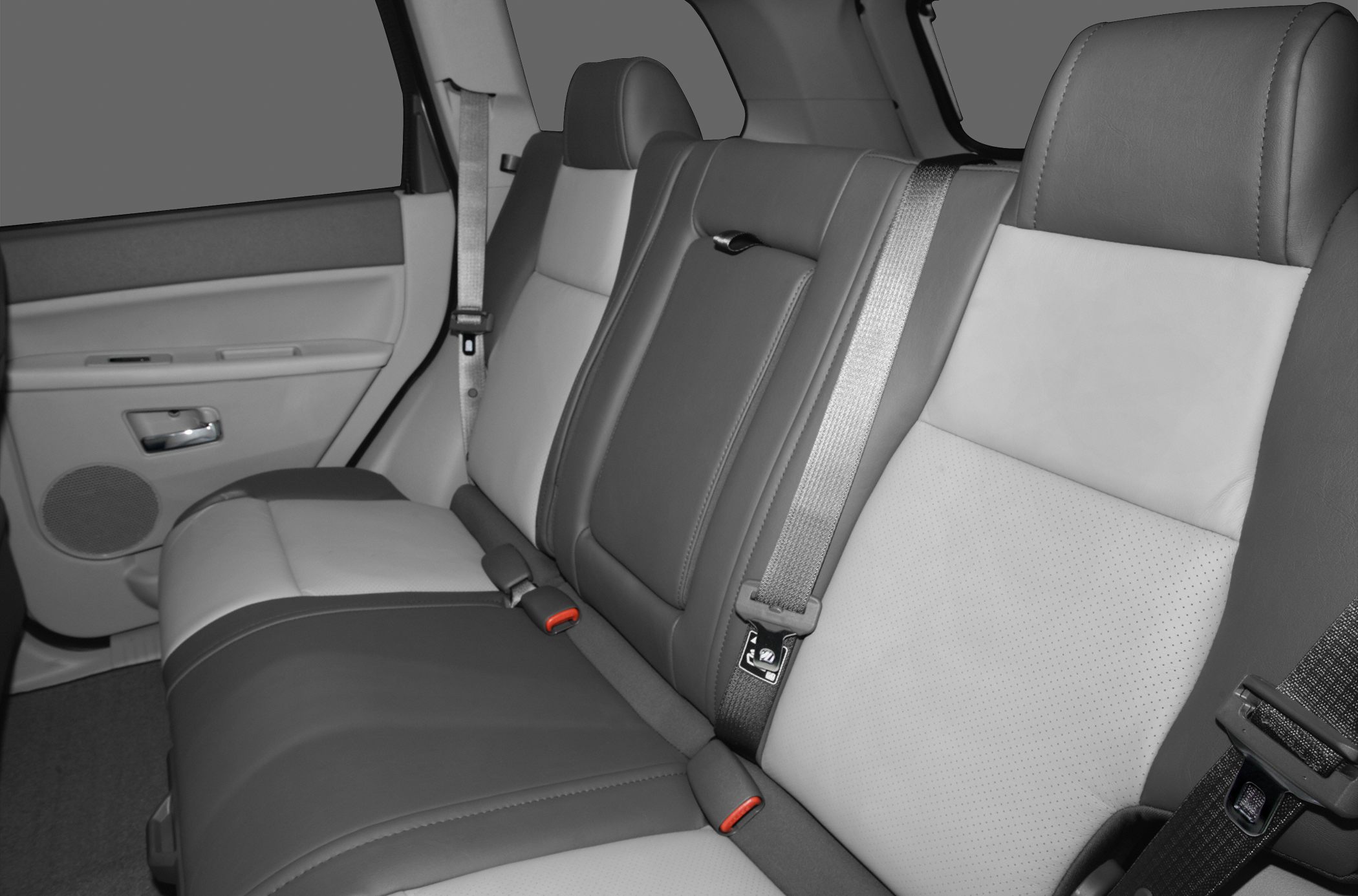 Rear two-tone leather seats with integrated seat belts