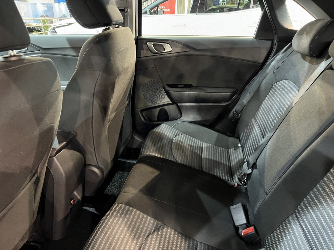 Rear seats with fabric upholstery and rear door panel design