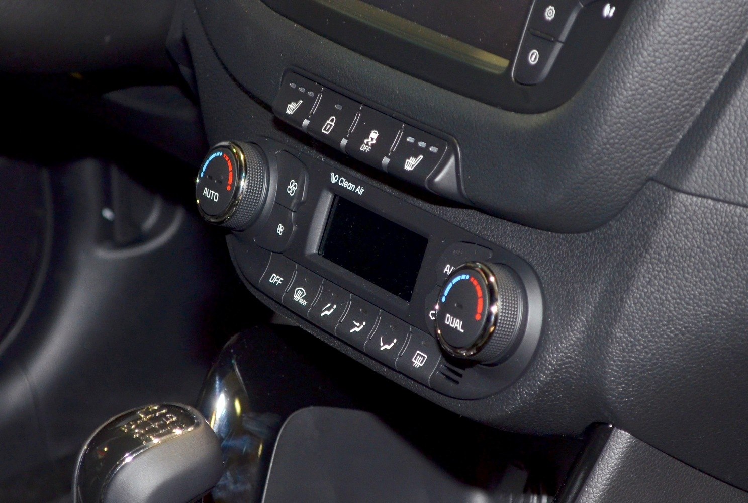Dual-zone climate control panel with gear shift knob