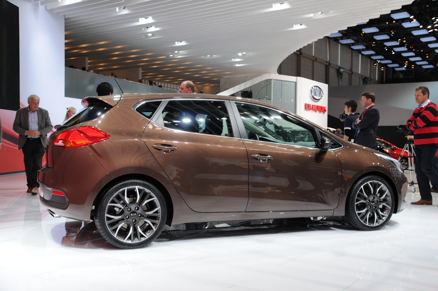 Side view of hatchback with alloy wheels and rear spoiler