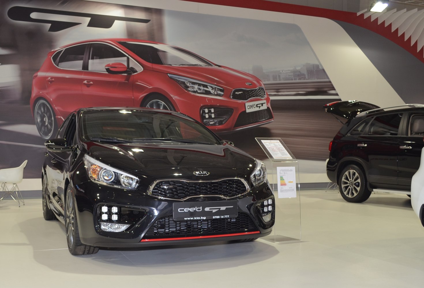 Front view of Kia Cee'd II GT with signature grille and LED lights.