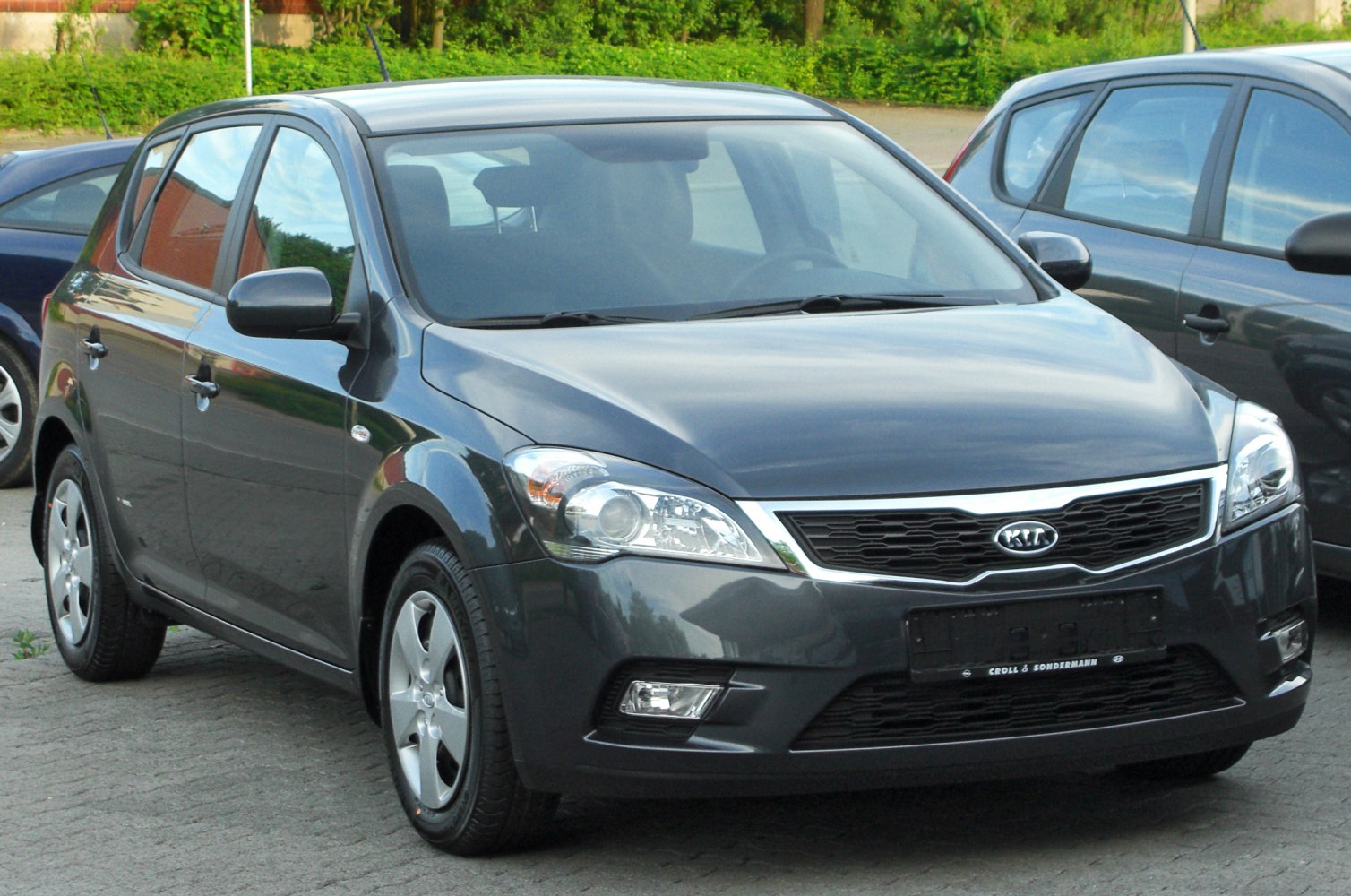 Front view of 5-door hatchback with alloy wheels and fog lights