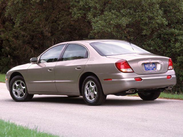 Rear side profile with chrome wheels and dual exhaust