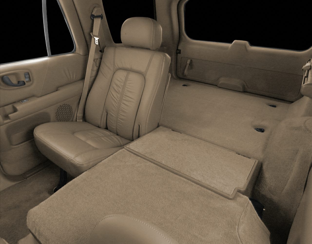 Leather seat and fold-flat rear seats with seatbelt and door panel details