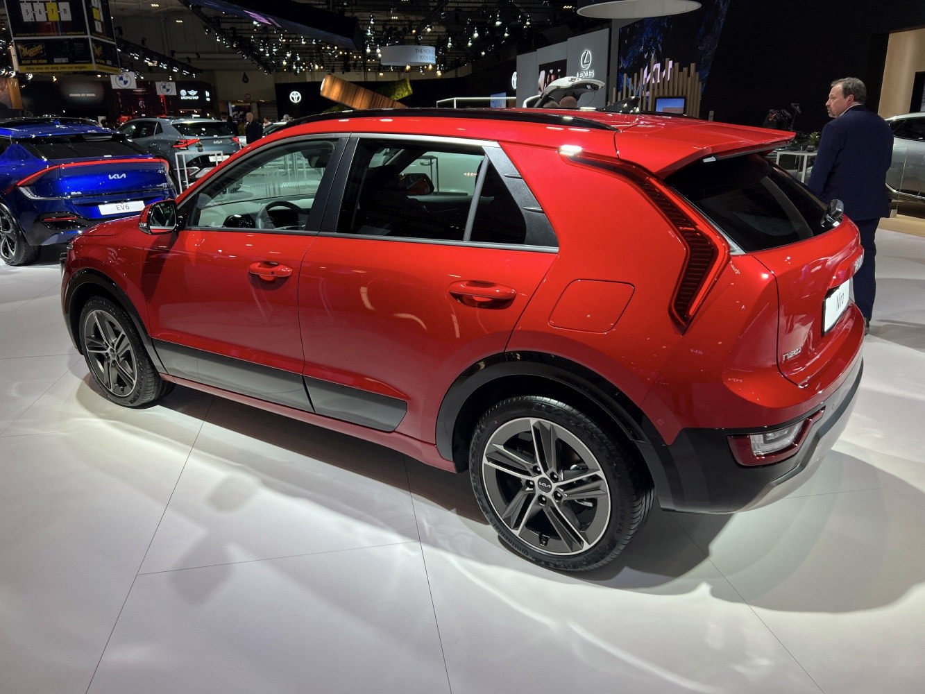 Dynamic rear side profile with unique boomerang-shaped tail lights