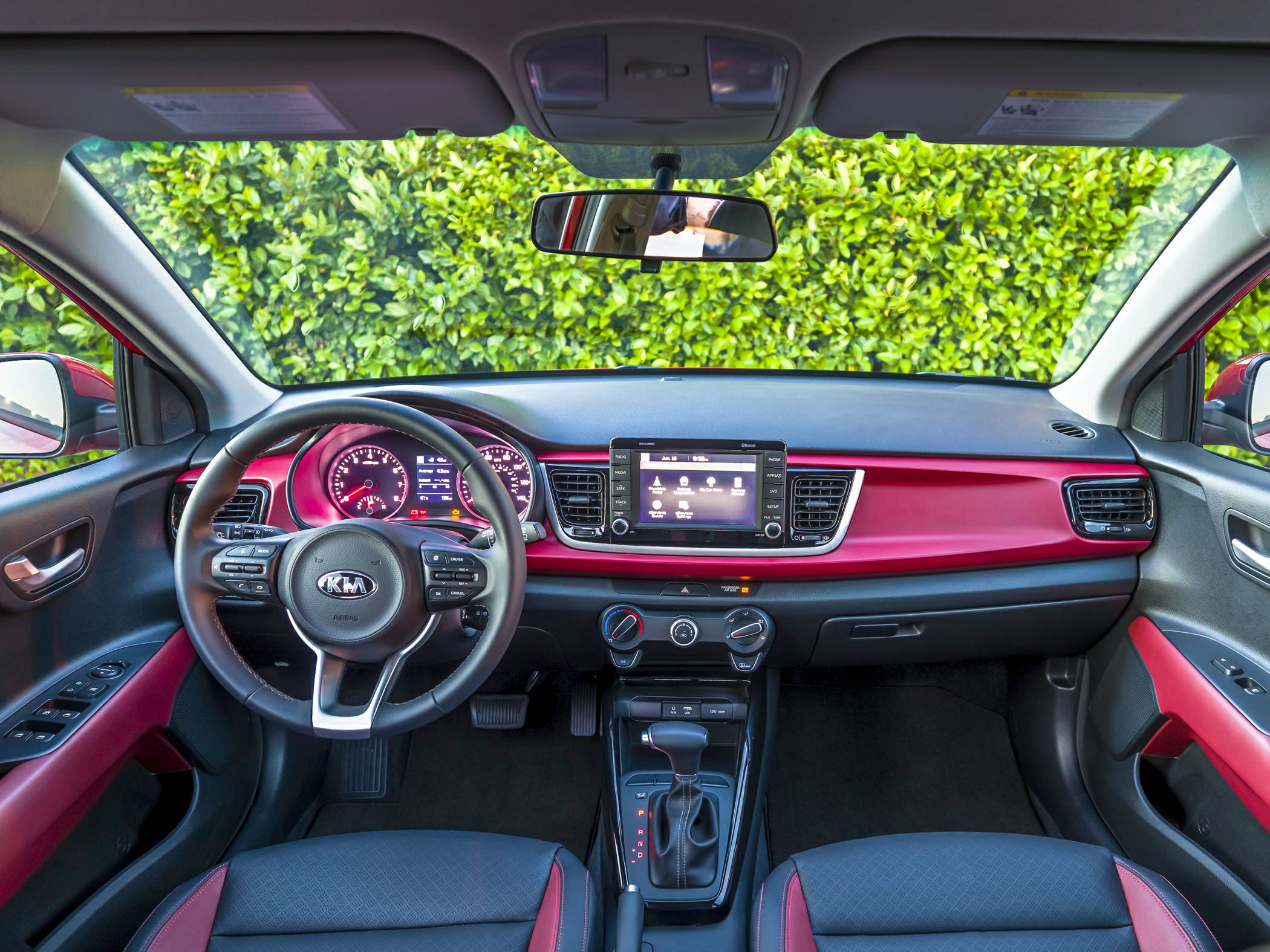 Dashboard, multifunction steering wheel, digital instrument cluster